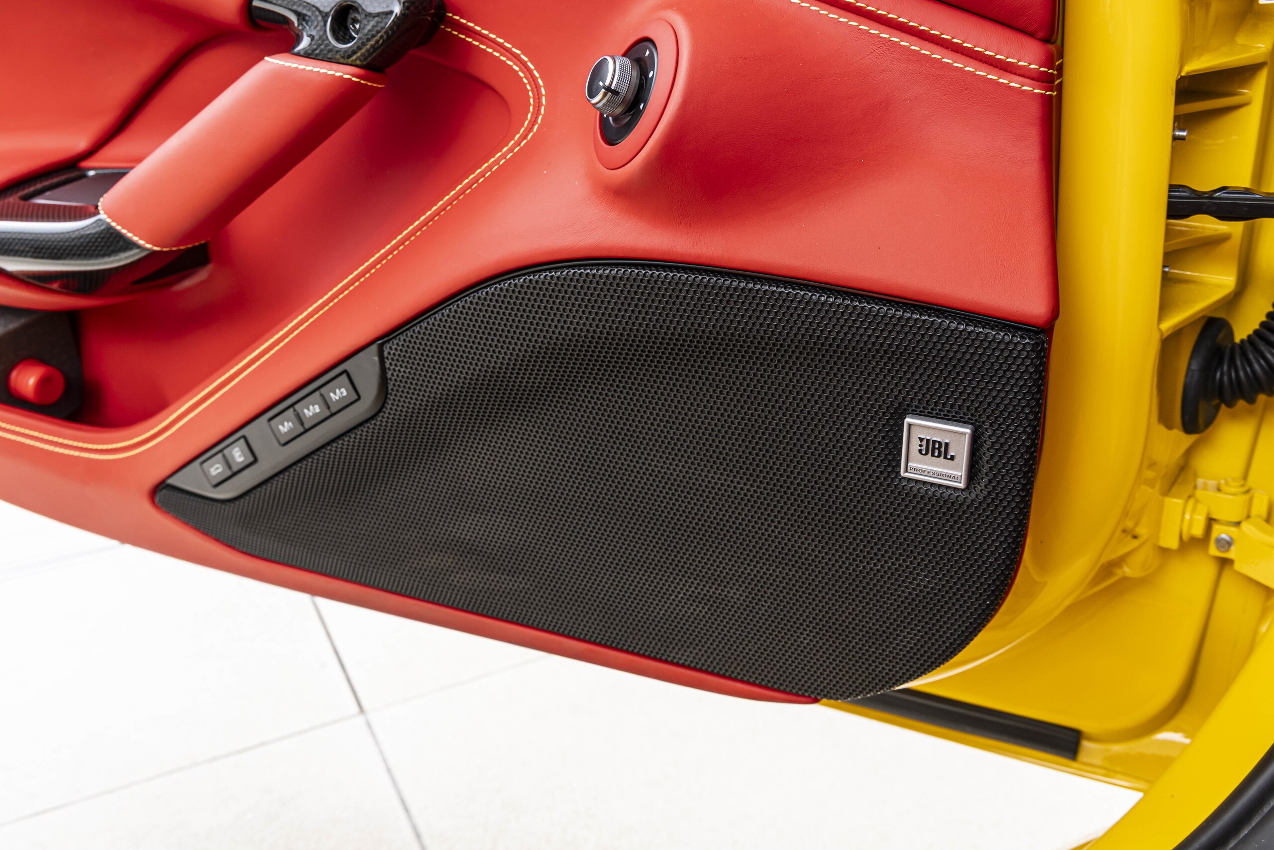 2020 Ferrari F8 Spider — Photo 19 / 32