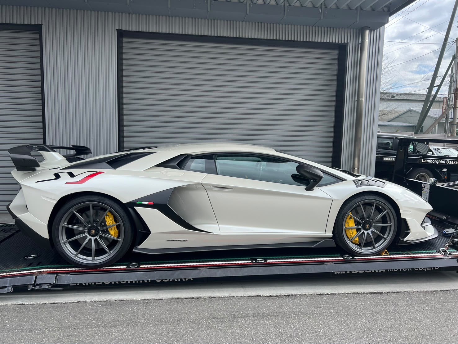 2020 Lamborghini Aventador SVJ Balloon White Exterior for sale in Japan