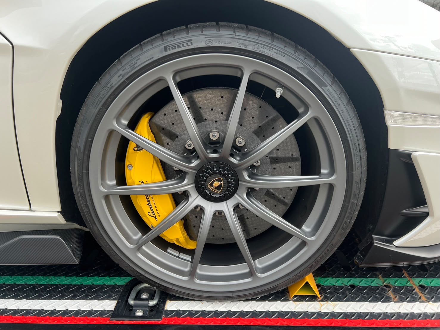 2020 Lamborghini Aventador SVJ — Photo 12 / 13