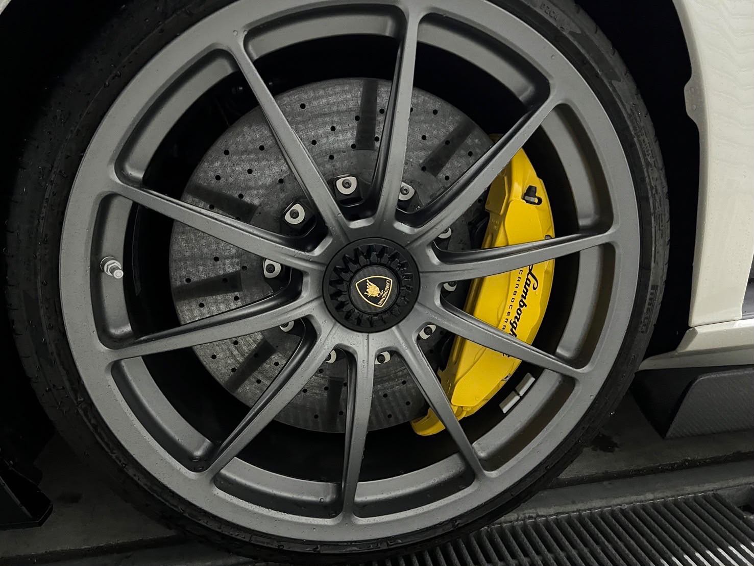 2020 Lamborghini Aventador SVJ — Photo 13 / 13
