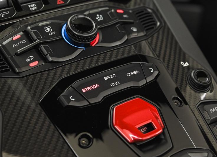 2020 Lamborghini Aventador SVJ Roadster — Photo 21 / 28