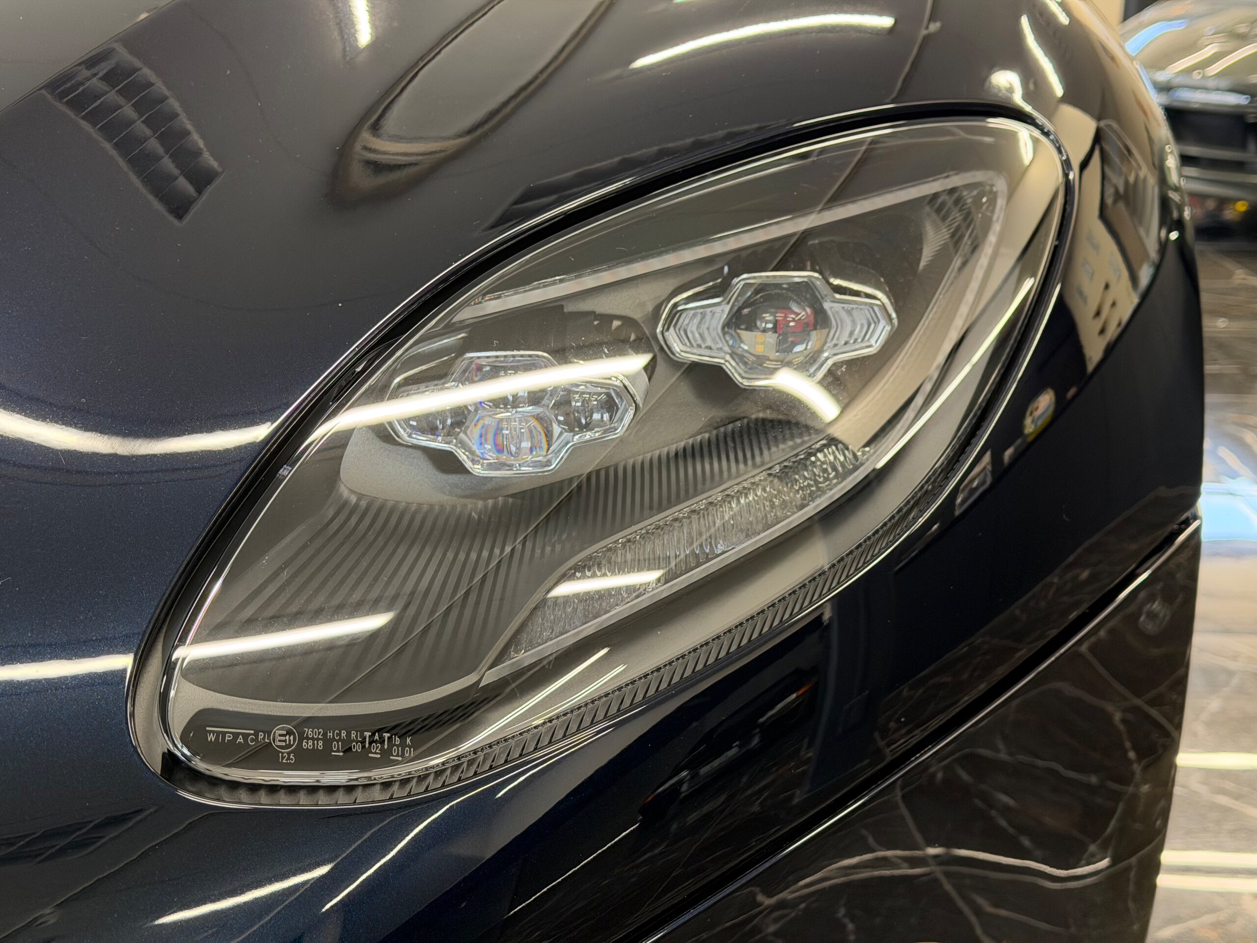 2021 Aston Martin DBS Superleggera Volante — Photo 12 / 44