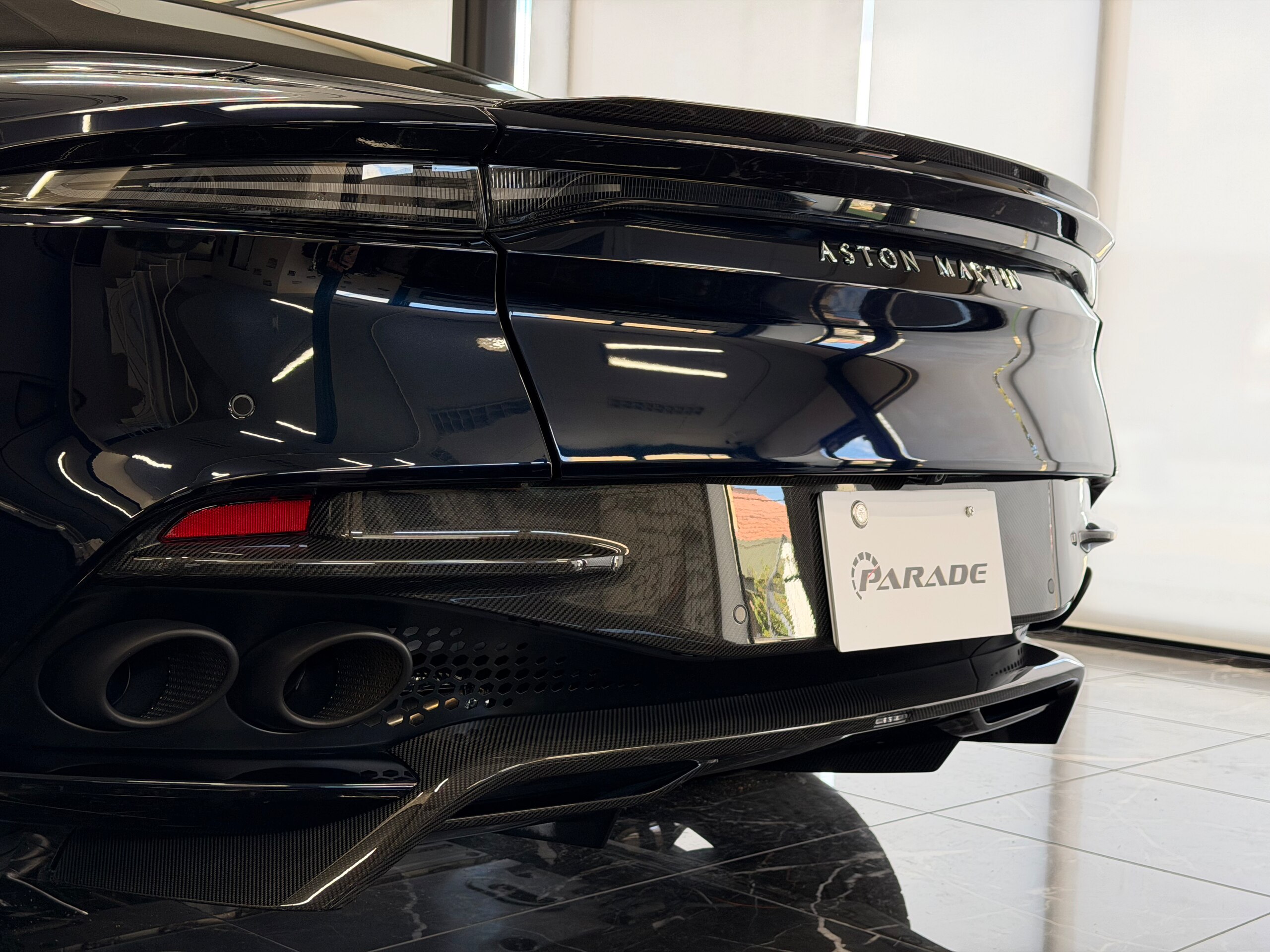 2021 Aston Martin DBS Superleggera Volante — Photo 18 / 44