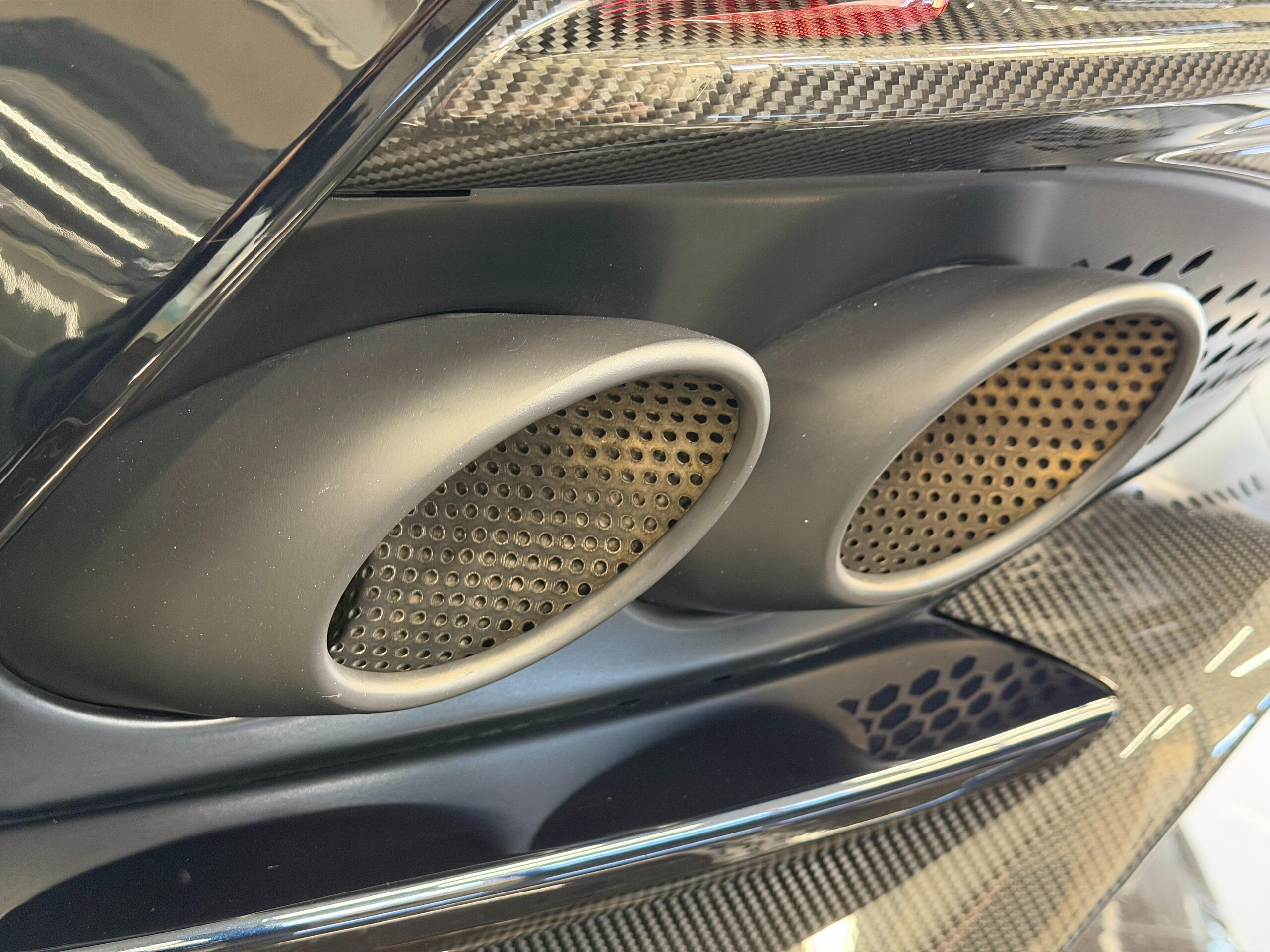 2021 Aston Martin DBS Superleggera Volante — Photo 20 / 44