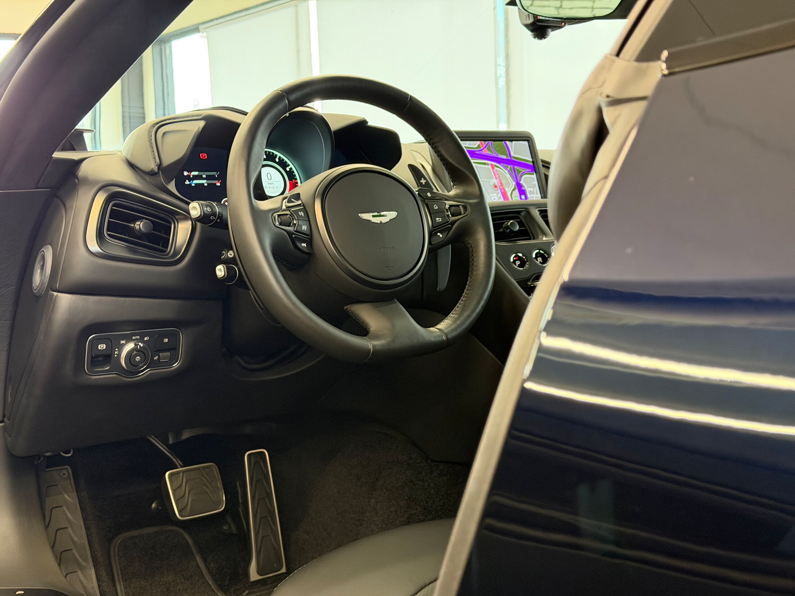 2021 Aston Martin DBS Superleggera Volante — Photo 25 / 44