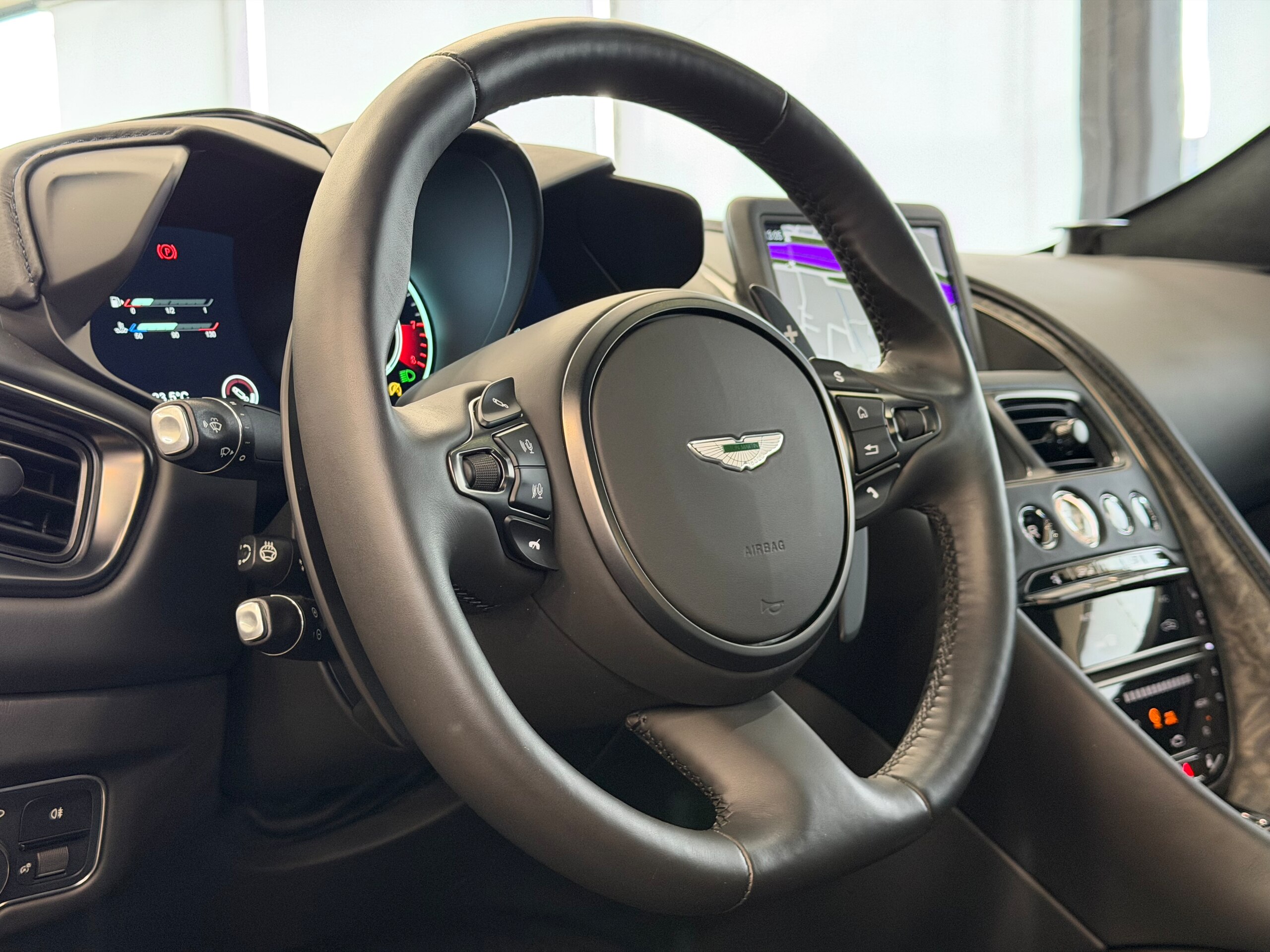 2021 Aston Martin DBS Superleggera Volante — Photo 26 / 44
