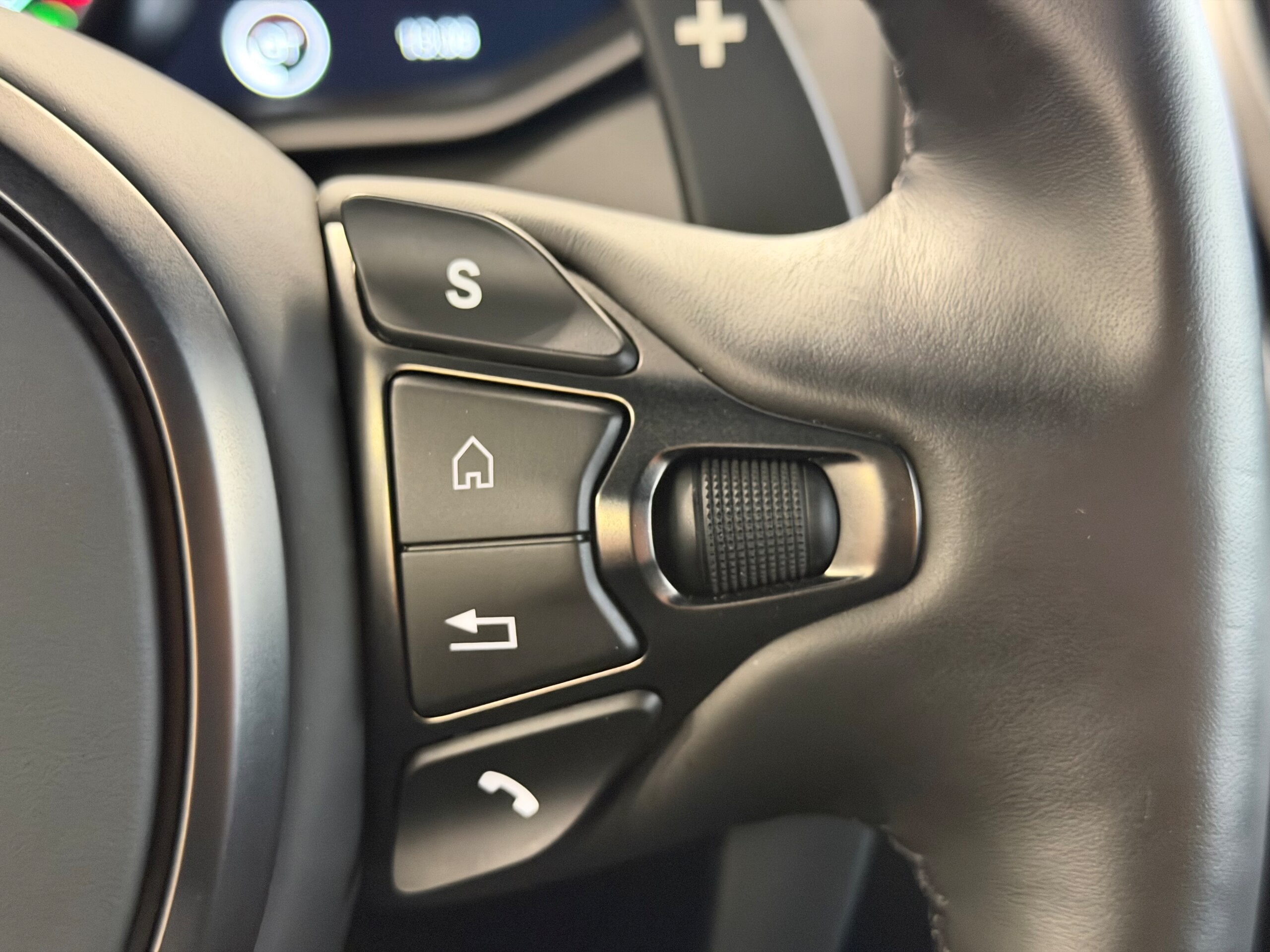 2021 Aston Martin DBS Superleggera Volante — Photo 28 / 44
