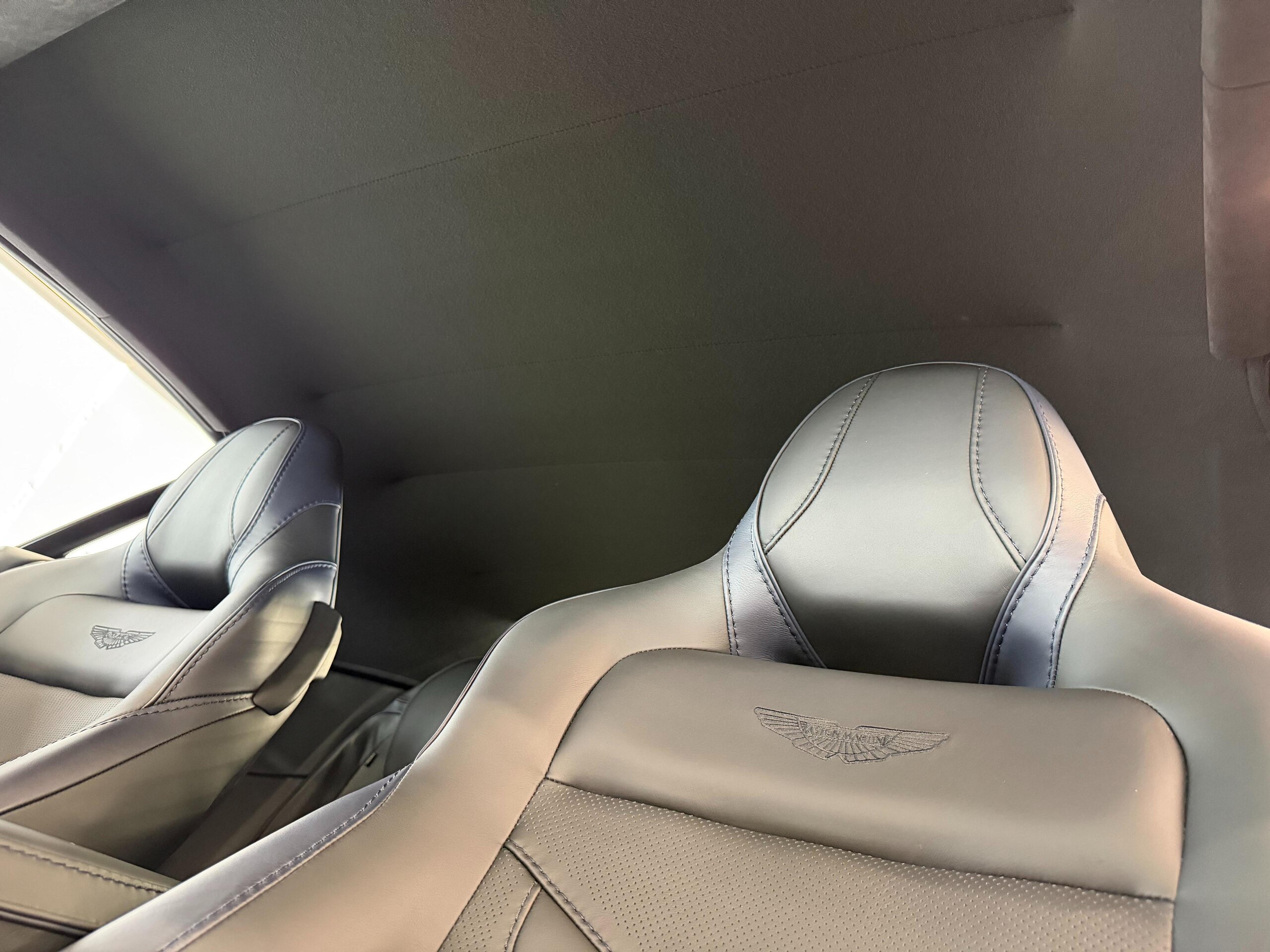 2021 Aston Martin DBS Superleggera Volante — Photo 35 / 44