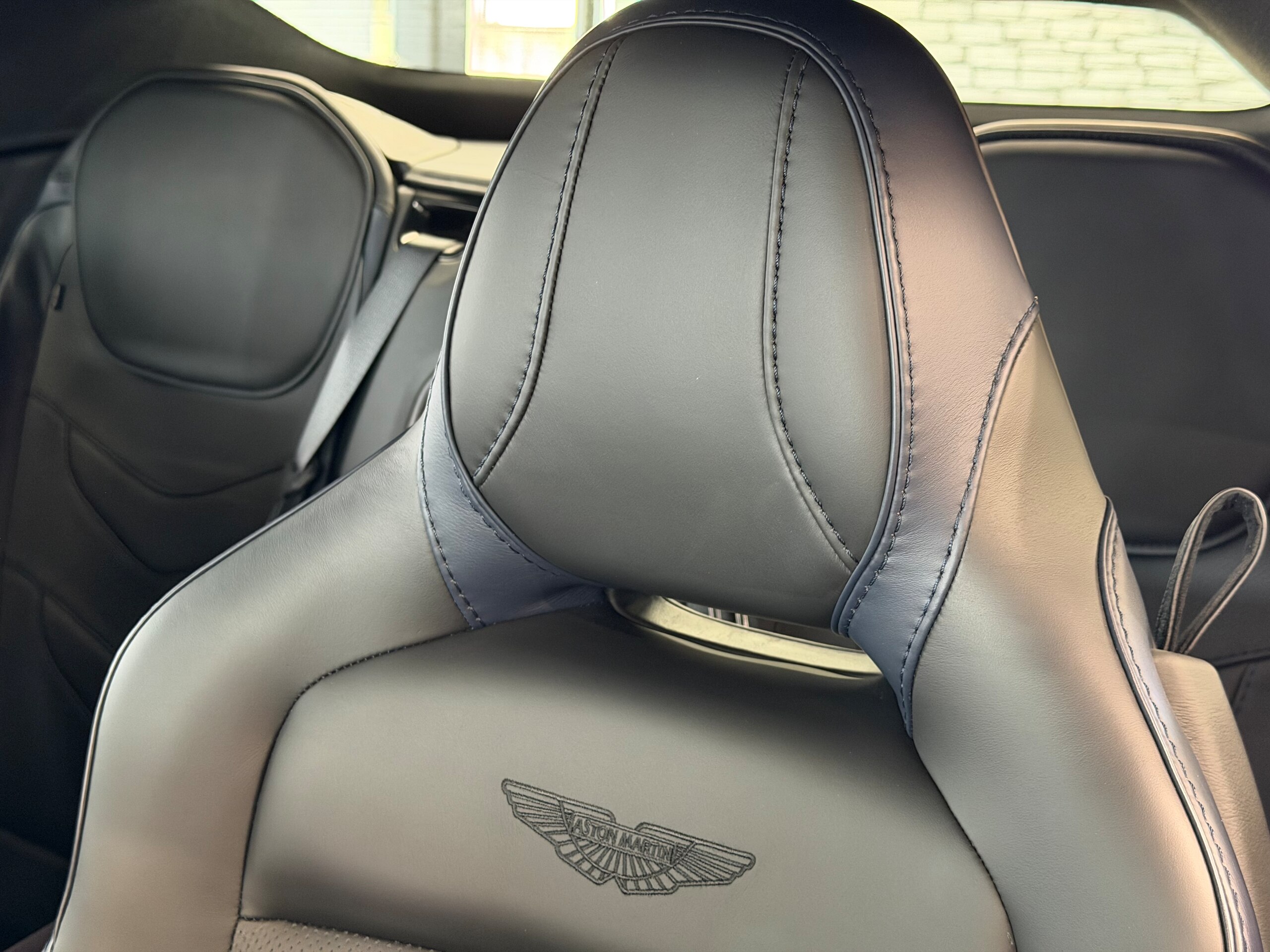 2021 Aston Martin DBS Superleggera Volante — Photo 36 / 44