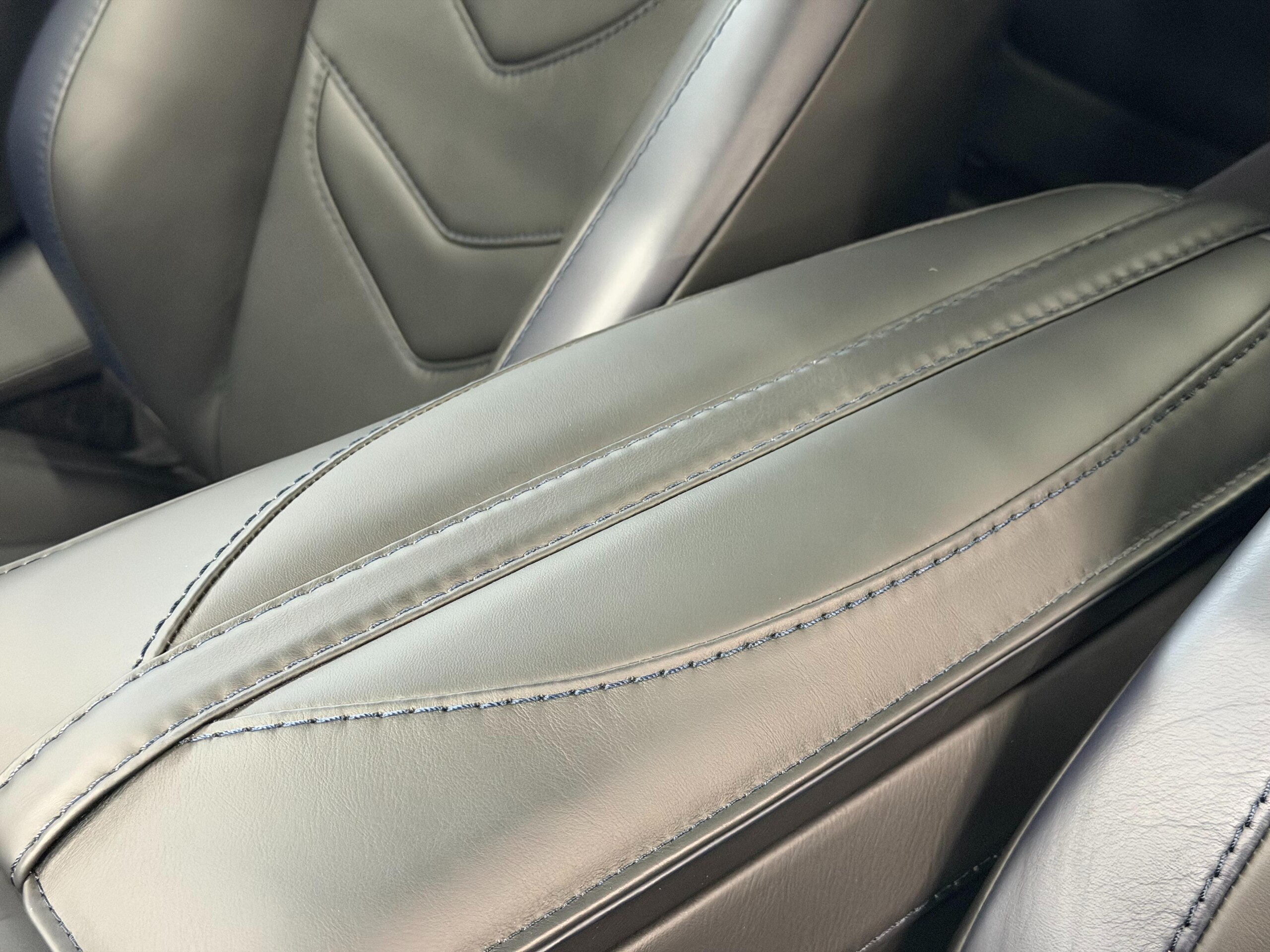 2021 Aston Martin DBS Superleggera Volante — Photo 37 / 44