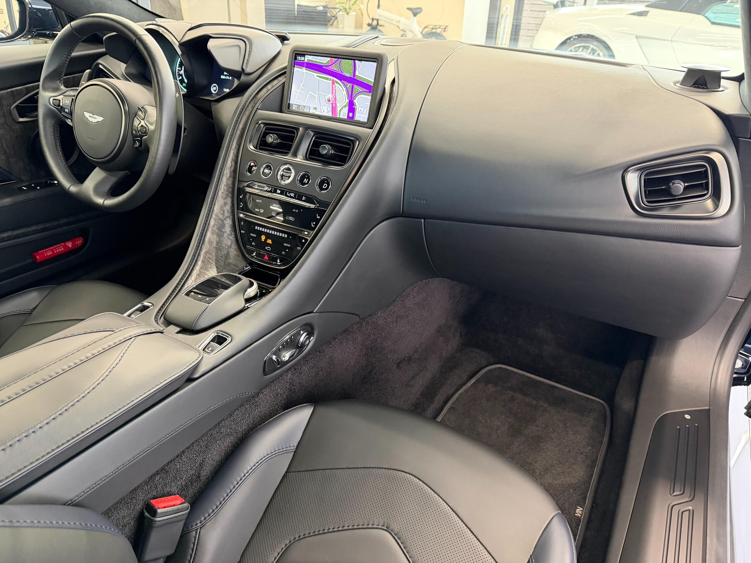 2021 Aston Martin DBS Superleggera Volante — Photo 39 / 44