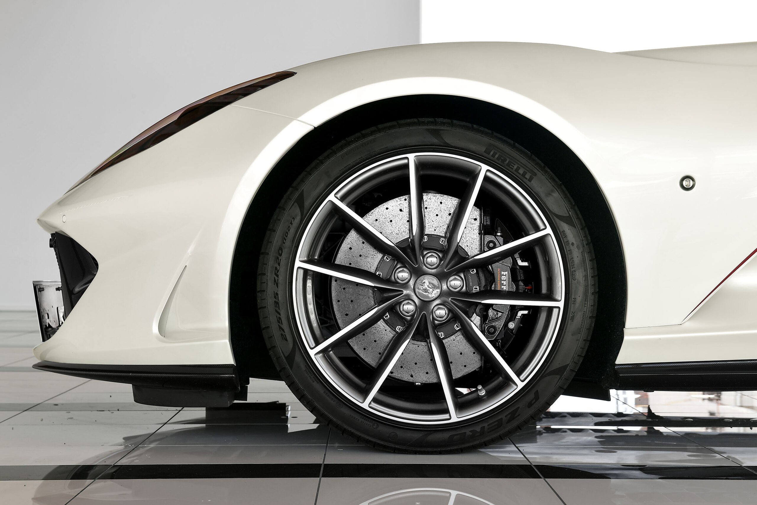 2021 Ferrari 812GTS — Photo 13 / 16