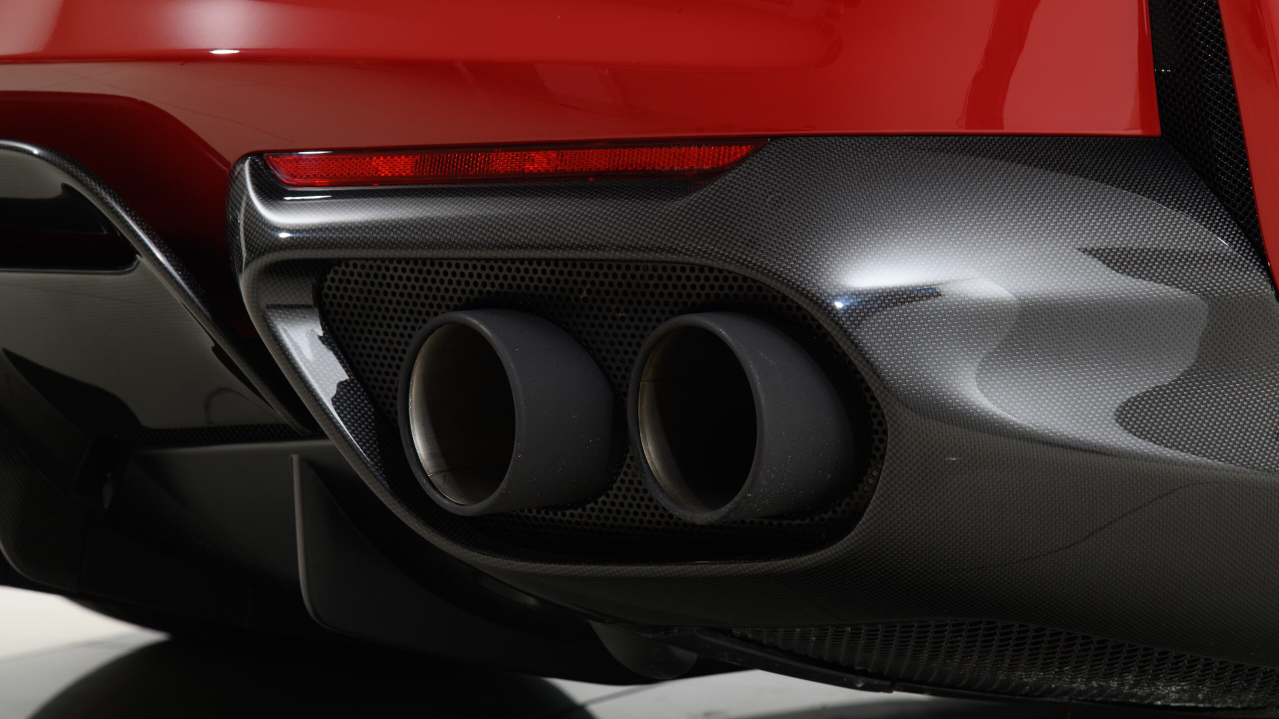 2021 Ferrari 812GTS — Photo 14 / 32