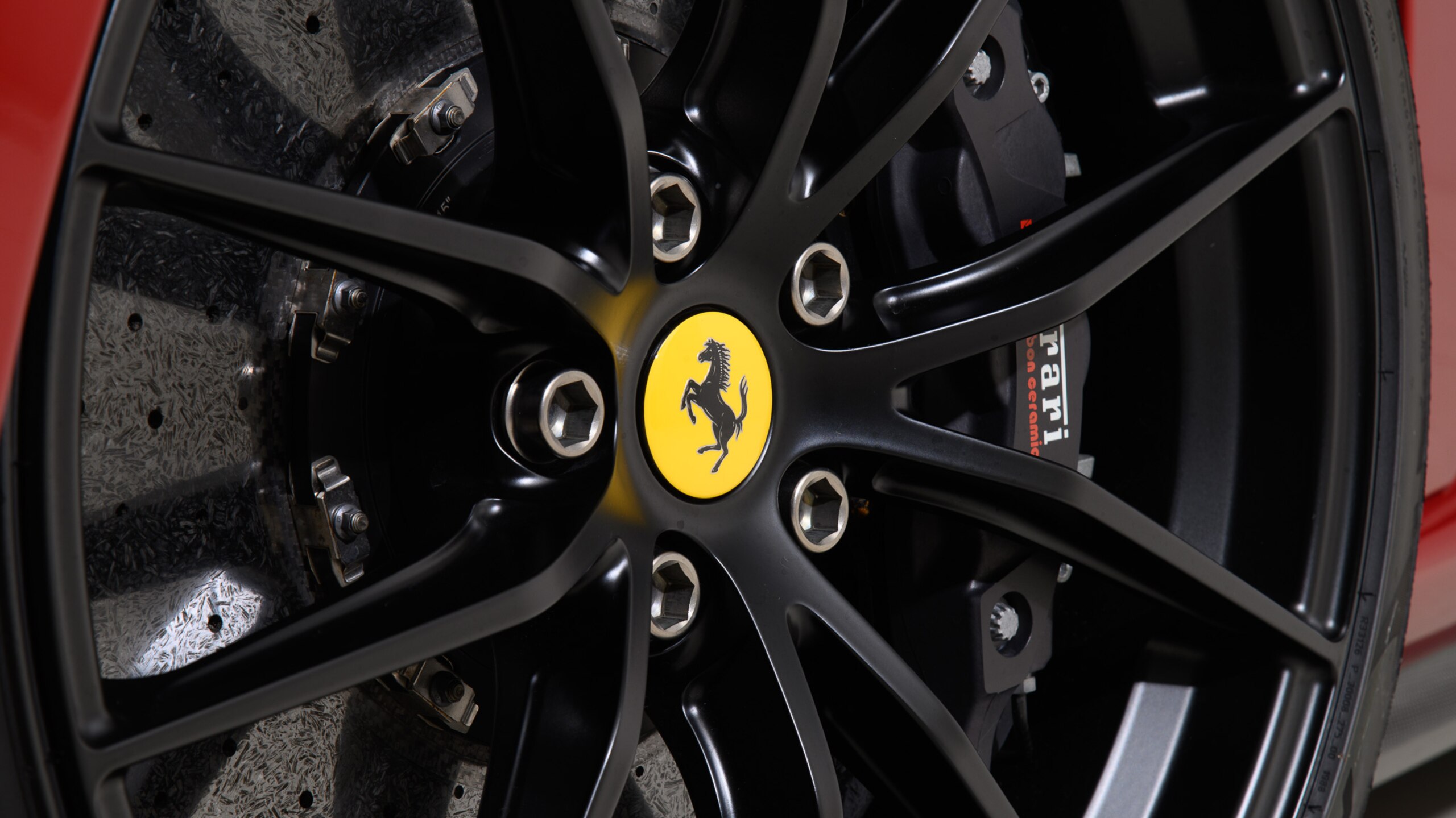 2021 Ferrari 812GTS — Photo 18 / 32