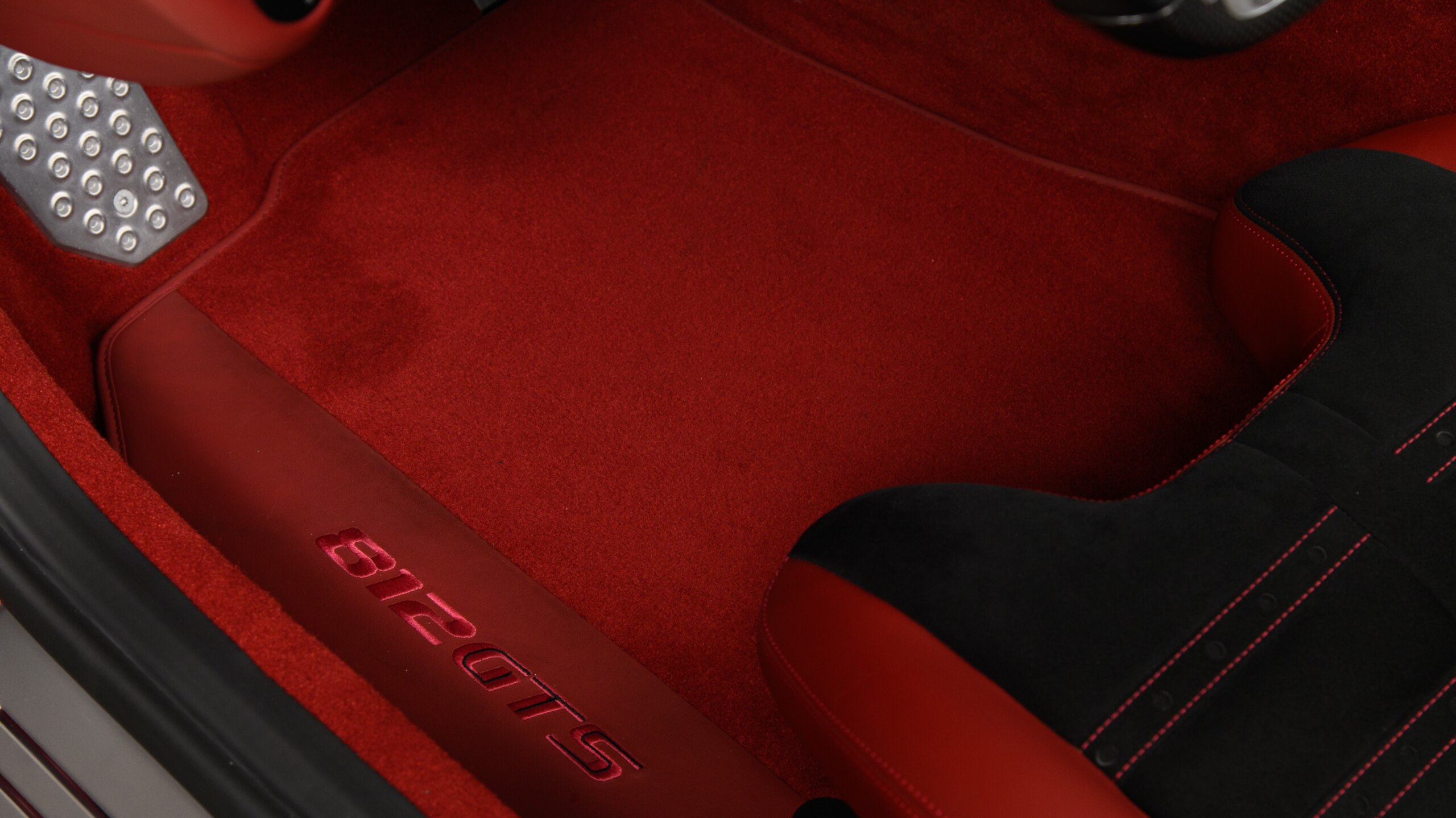 2021 Ferrari 812GTS — Photo 25 / 32