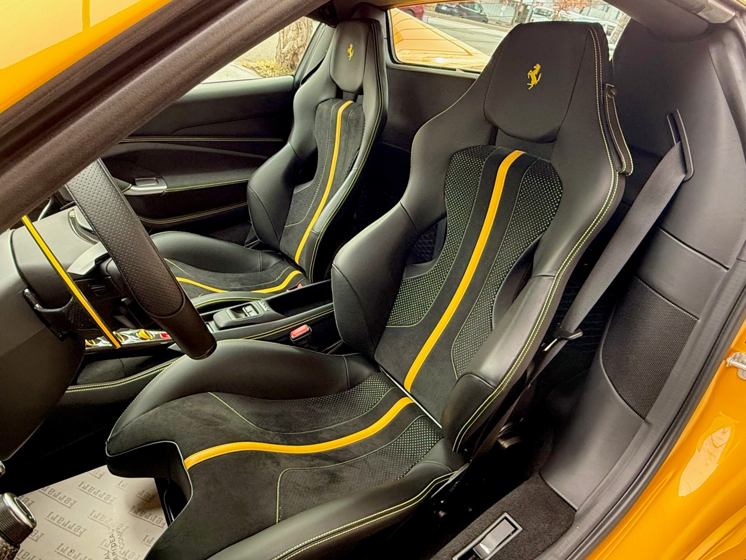 2021 Ferrari F8 Spider — Photo 9 / 36