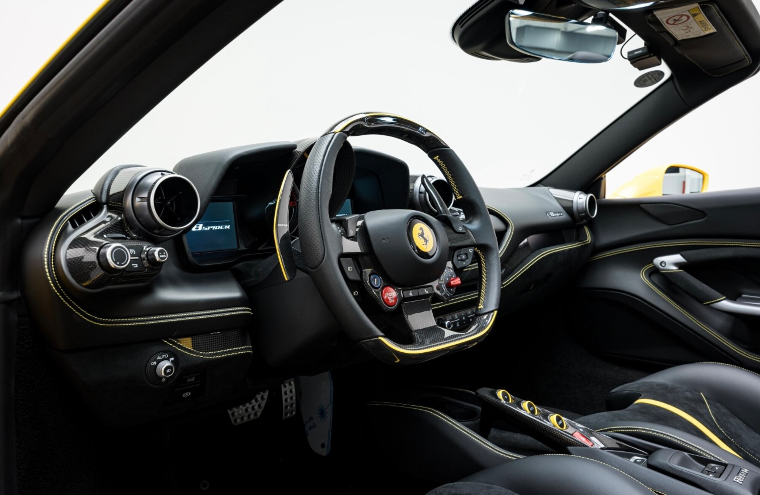 2021 Ferrari F8 Spider — Photo 17 / 36