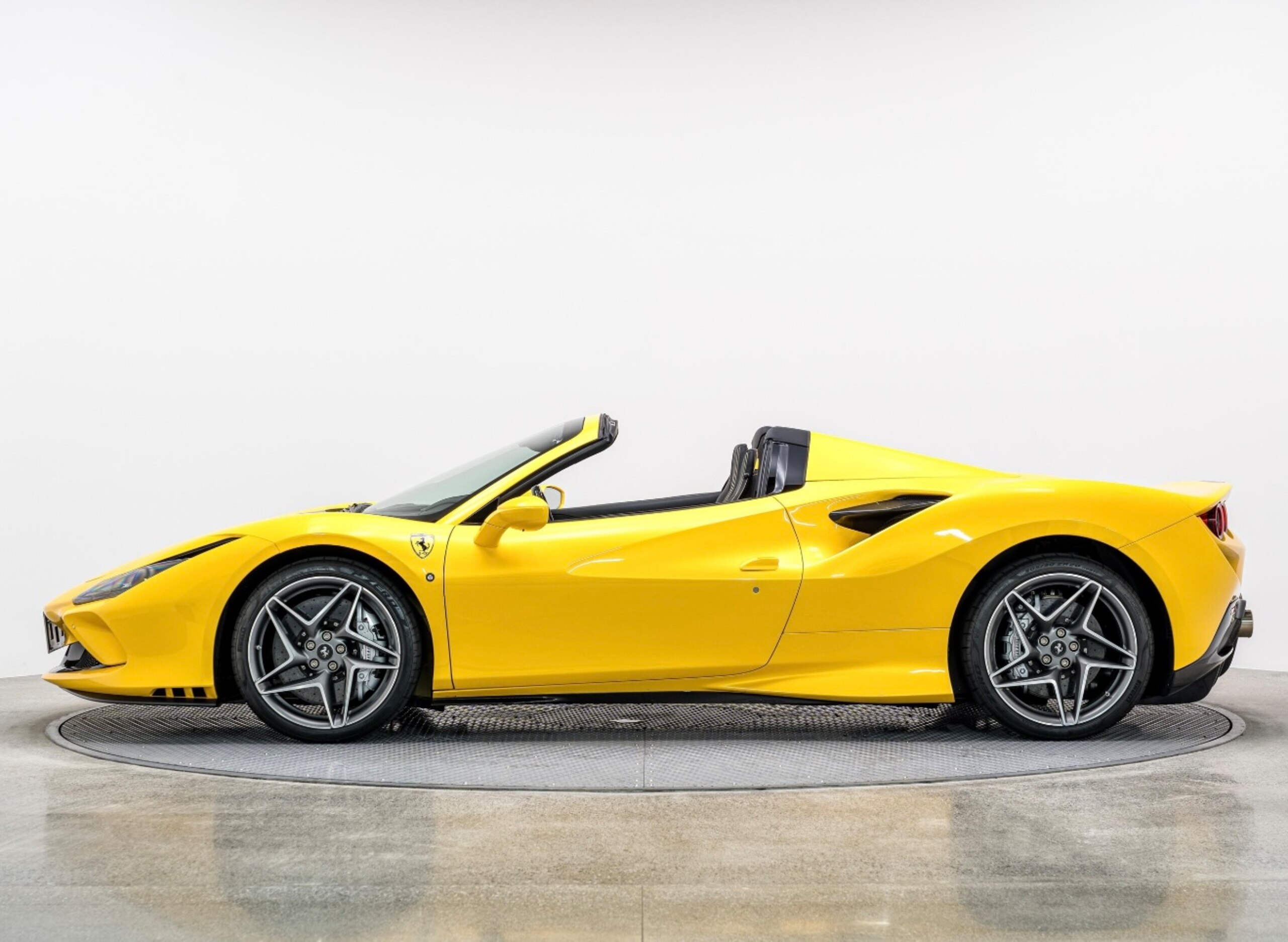 2021 Ferrari F8 Spider — Photo 21 / 36