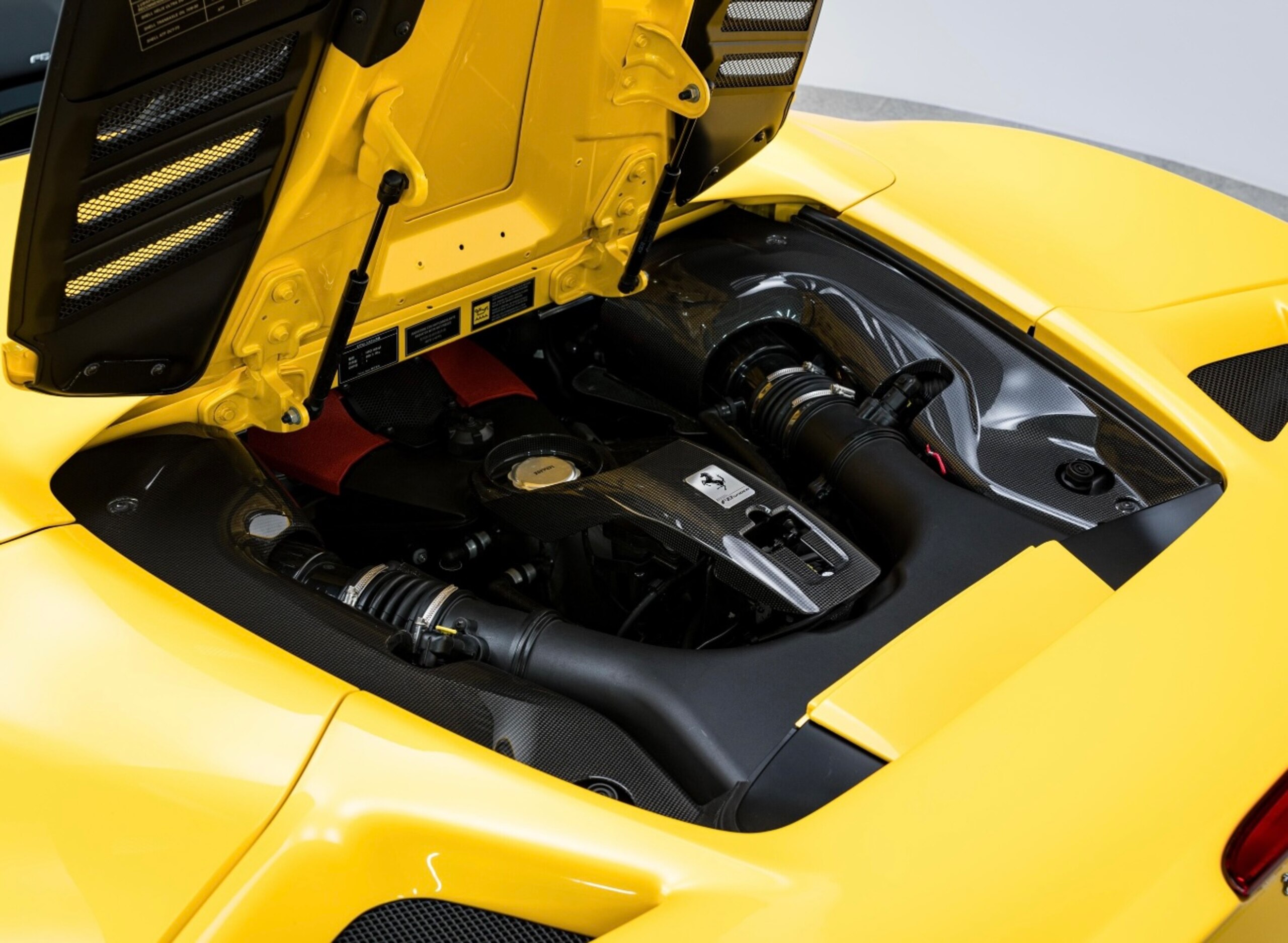 2021 Ferrari F8 Spider — Photo 33 / 36