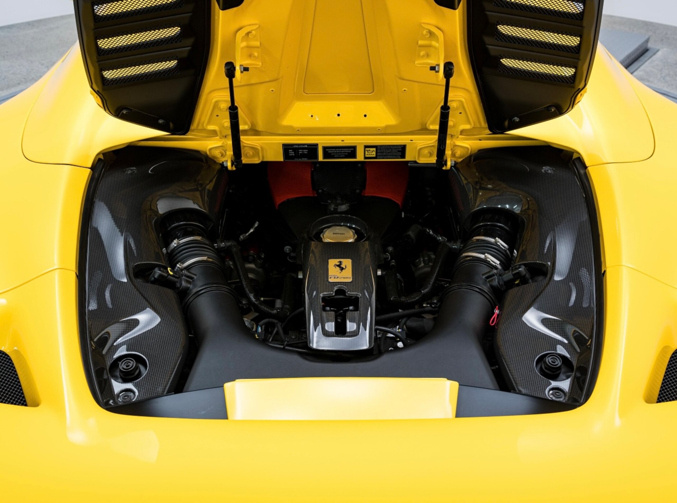2021 Ferrari F8 Spider — Photo 34 / 36