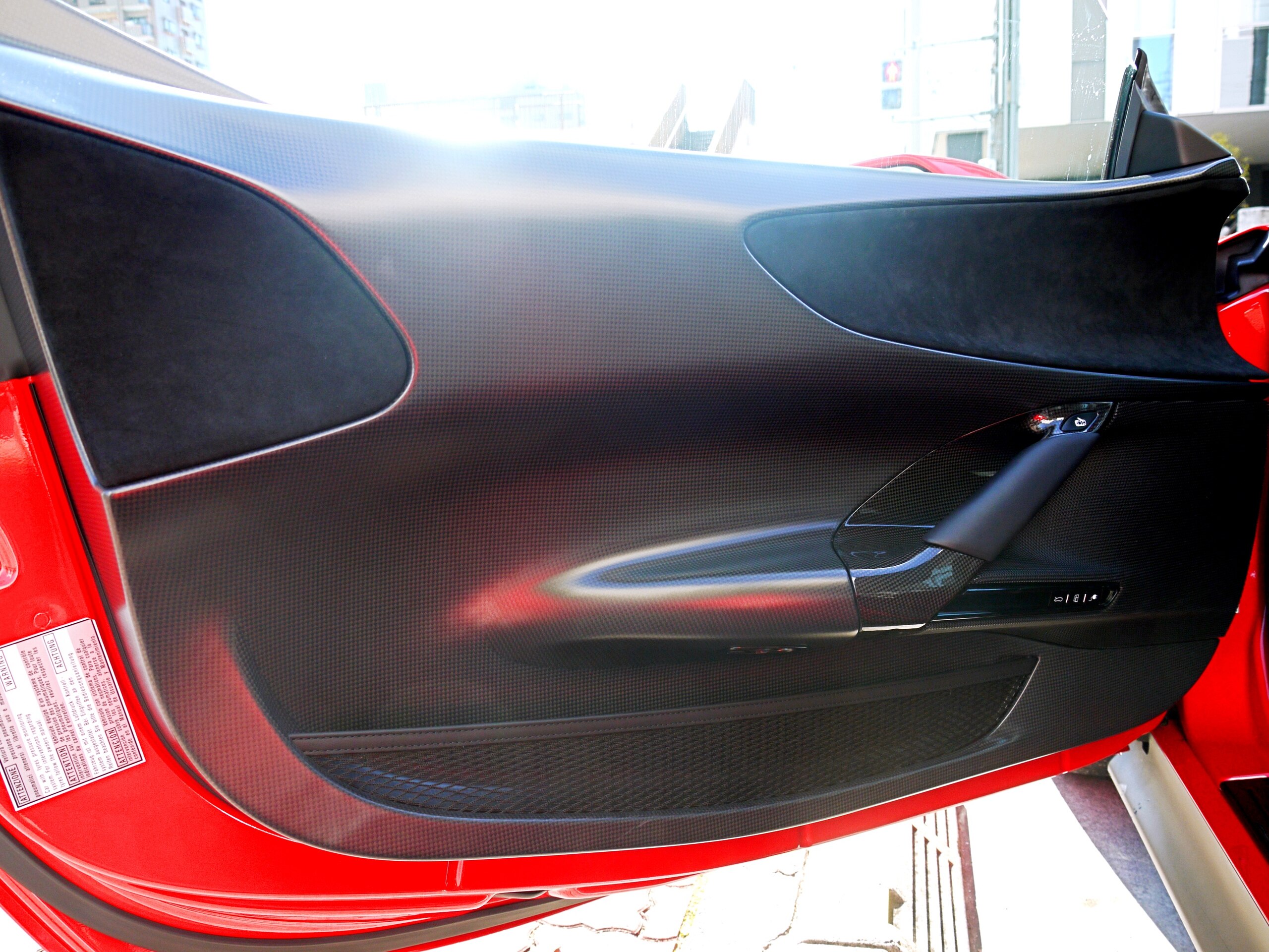 2021 Ferrari SF90 Stradale — Photo 8 / 10
