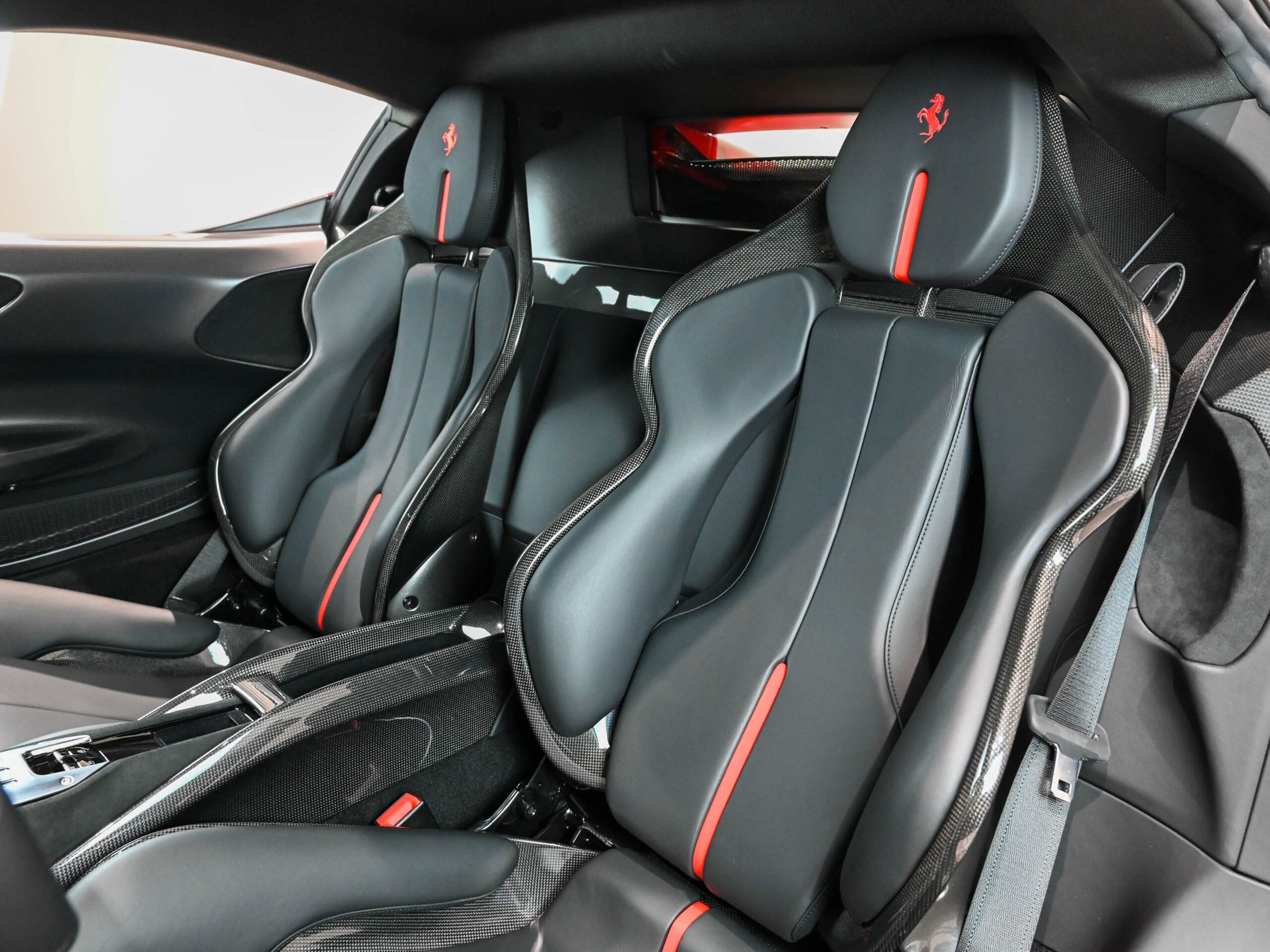 2021 Ferrari SF90 Stradale — Photo 8 / 20