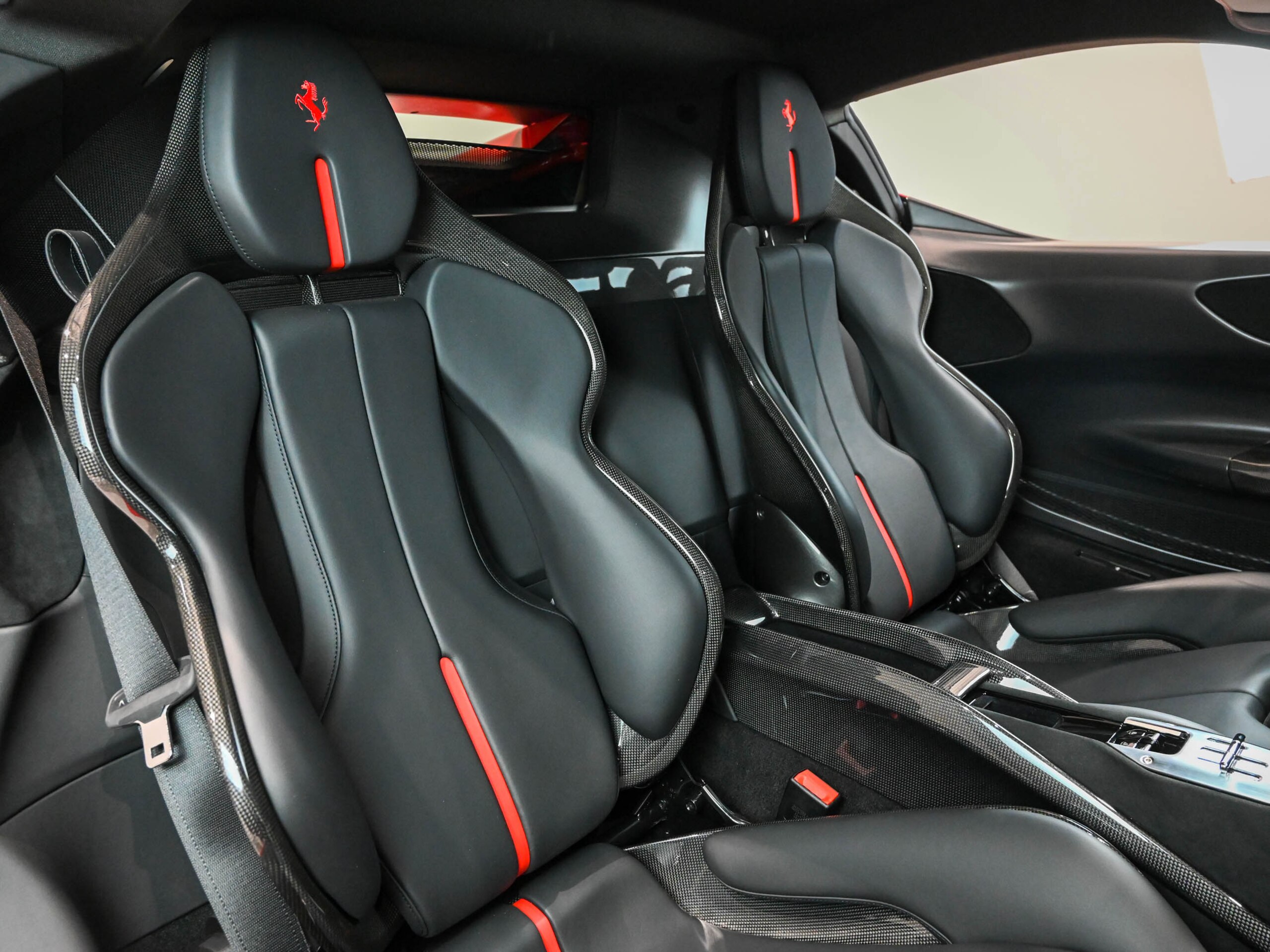2021 Ferrari SF90 Stradale — Photo 11 / 20