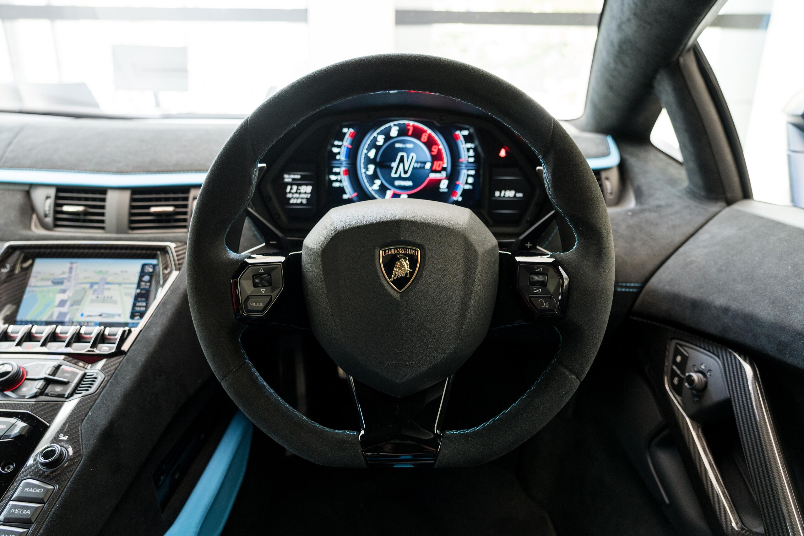 2021 Lamborghini Aventador S — Photo 9 / 30