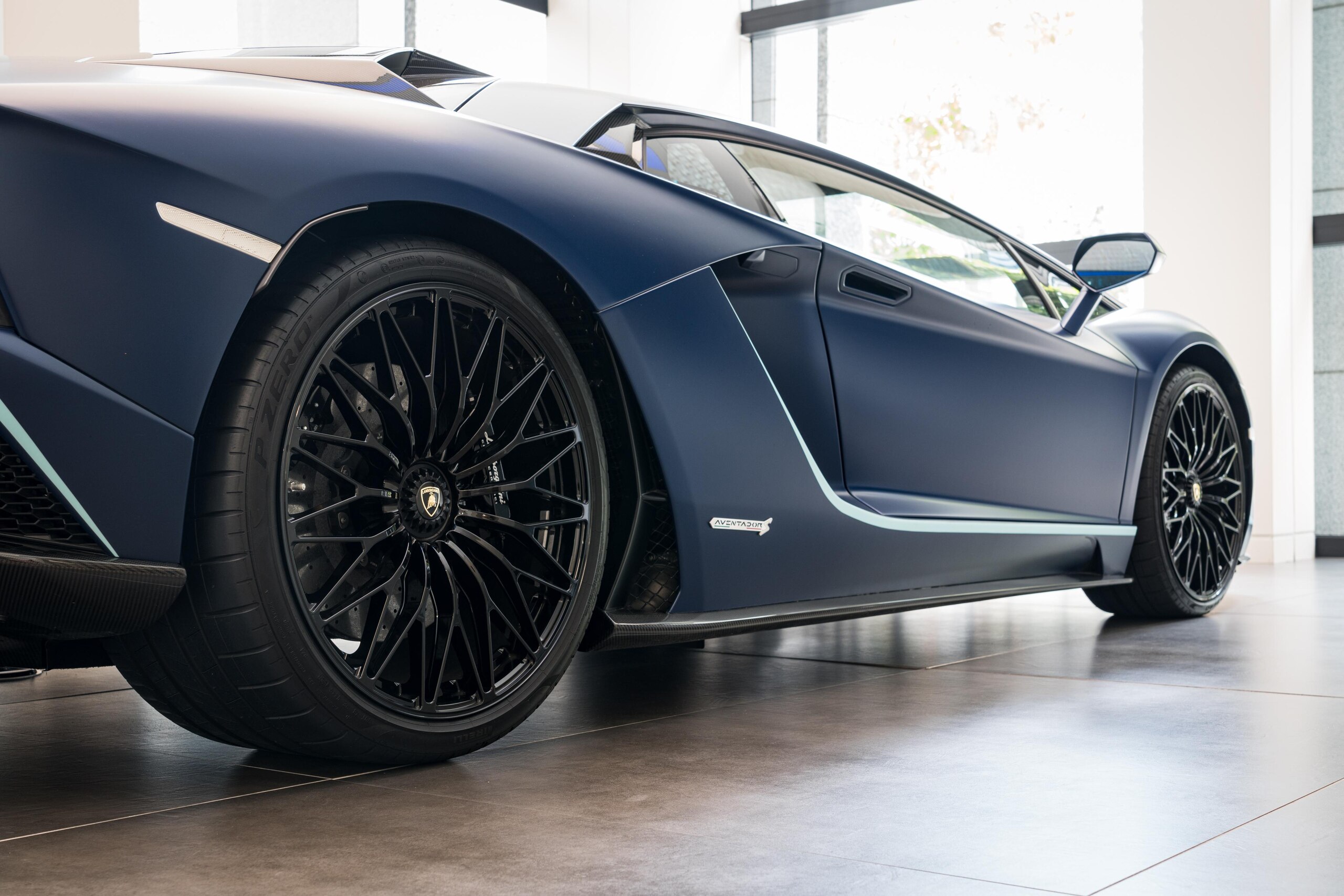 2021 Lamborghini Aventador S — Photo 13 / 30