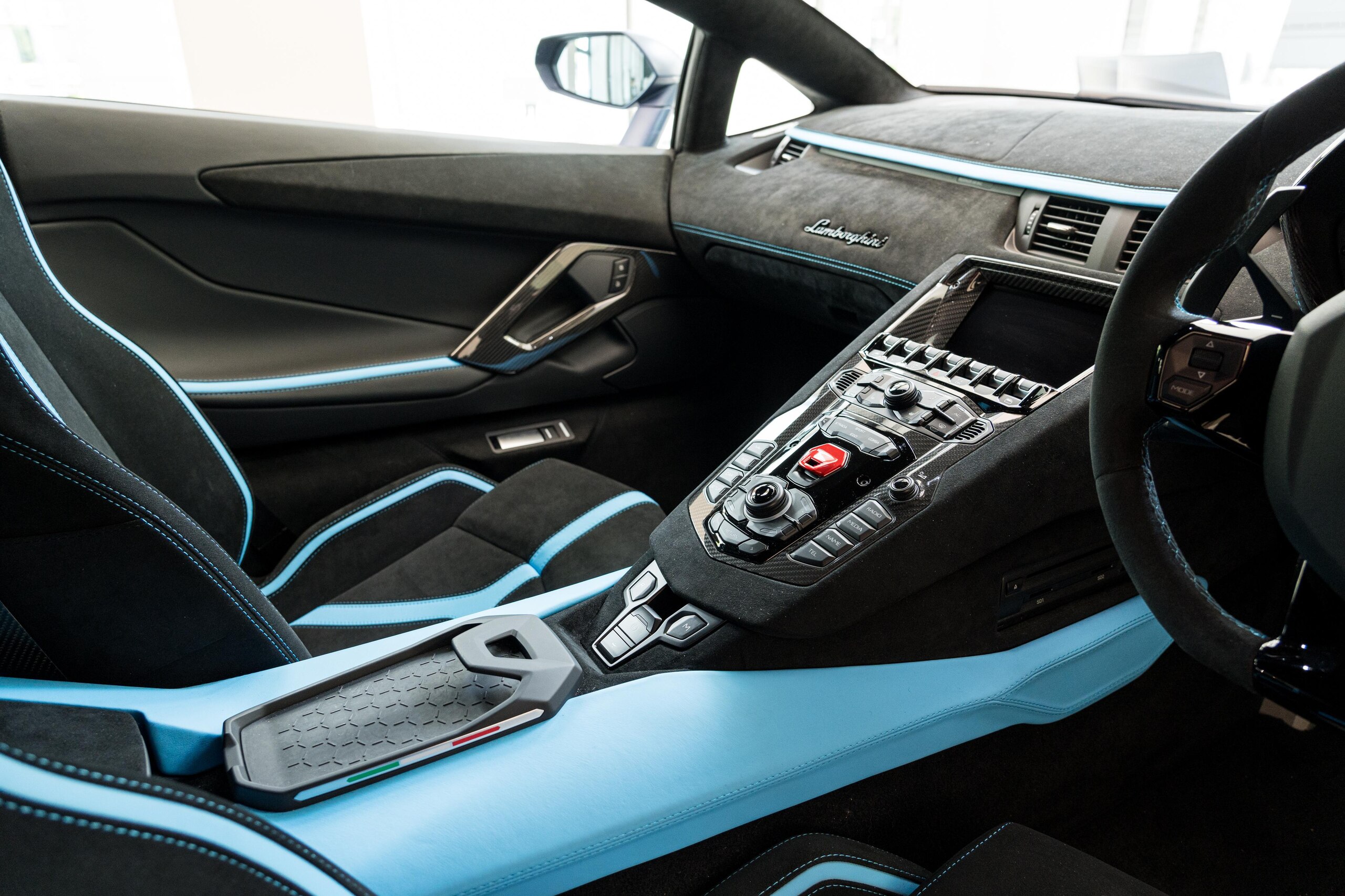 2021 Lamborghini Aventador S — Photo 23 / 30
