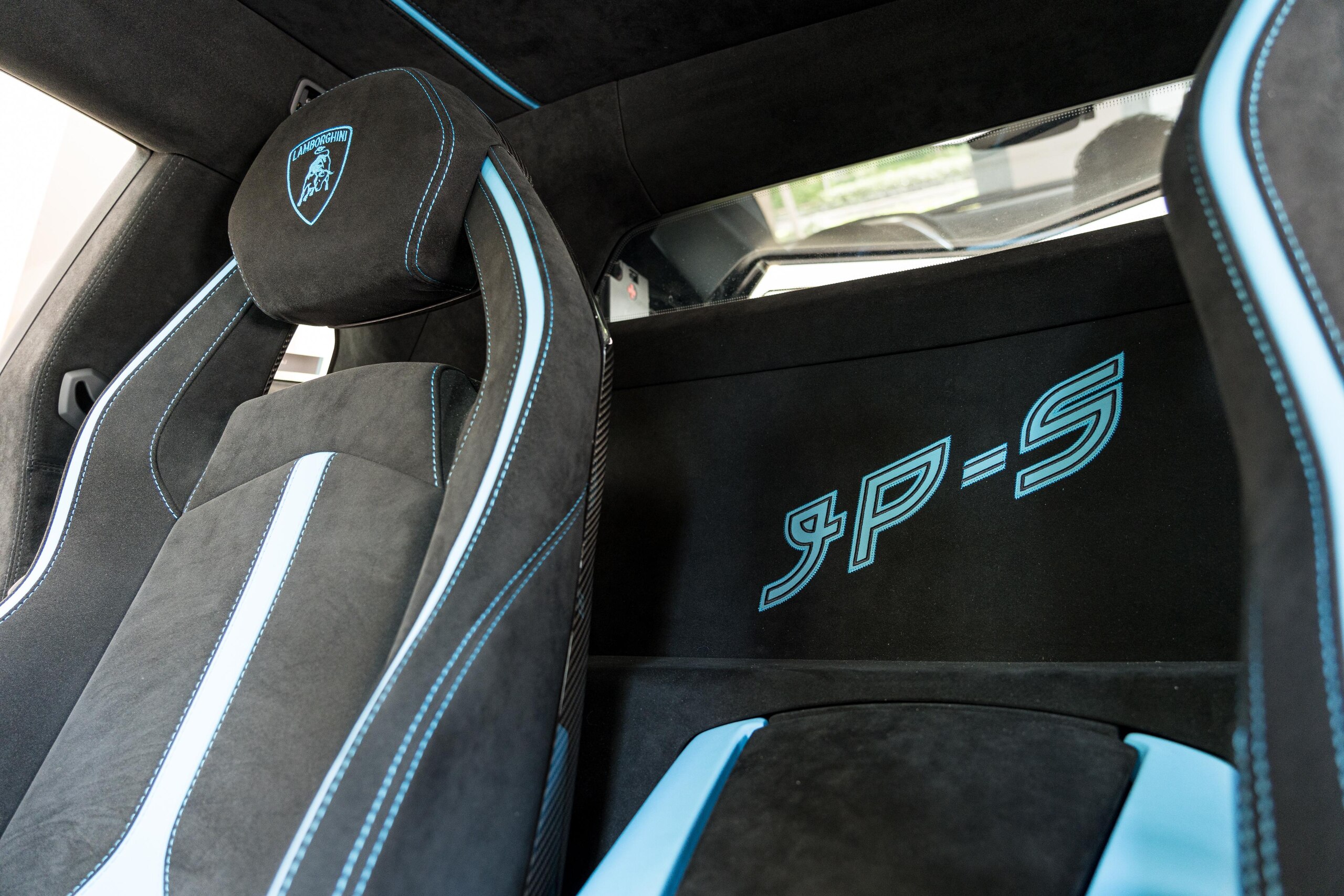 2021 Lamborghini Aventador S — Photo 25 / 30
