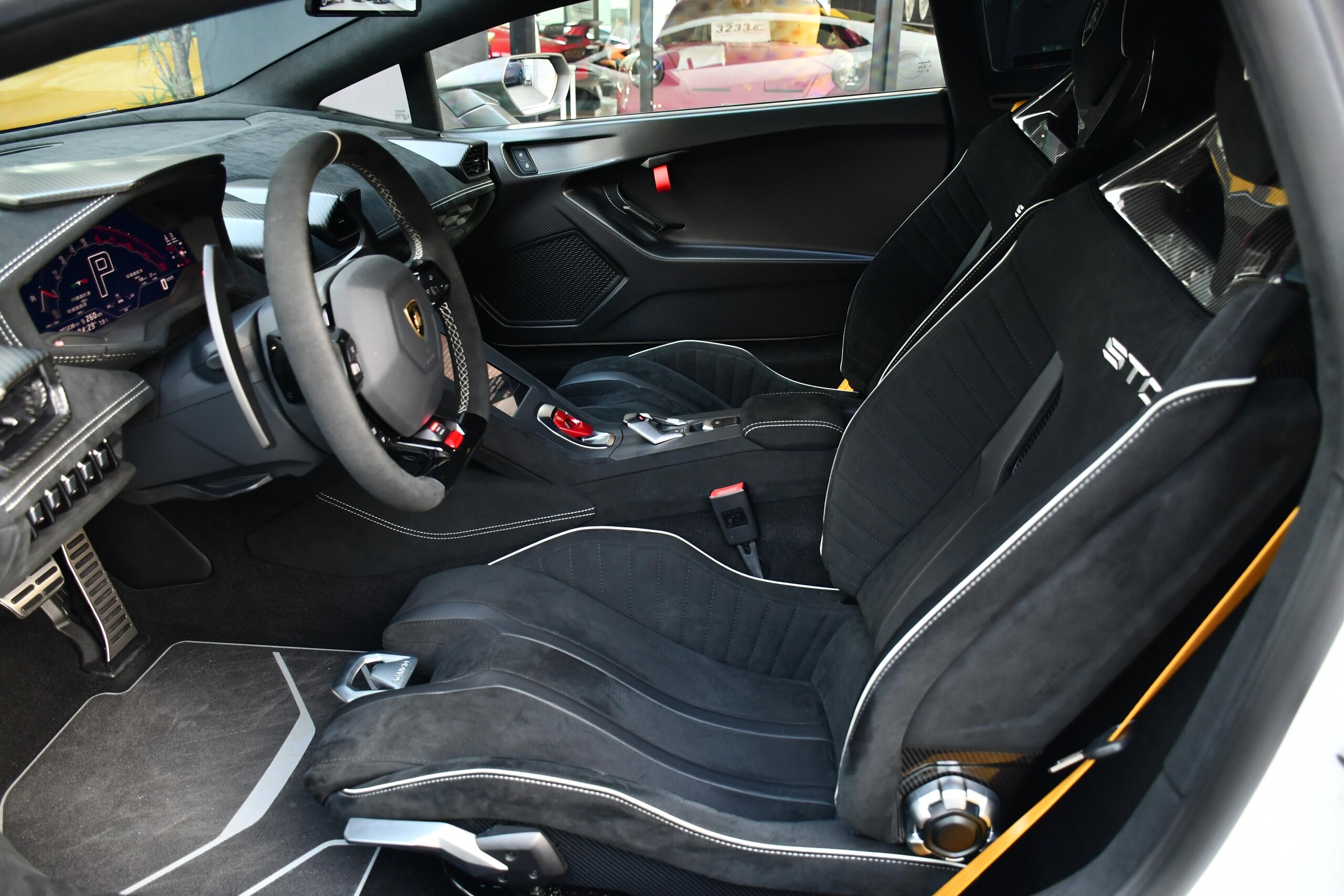 2021 Lamborghini Huracán STO — Photo 9 / 22