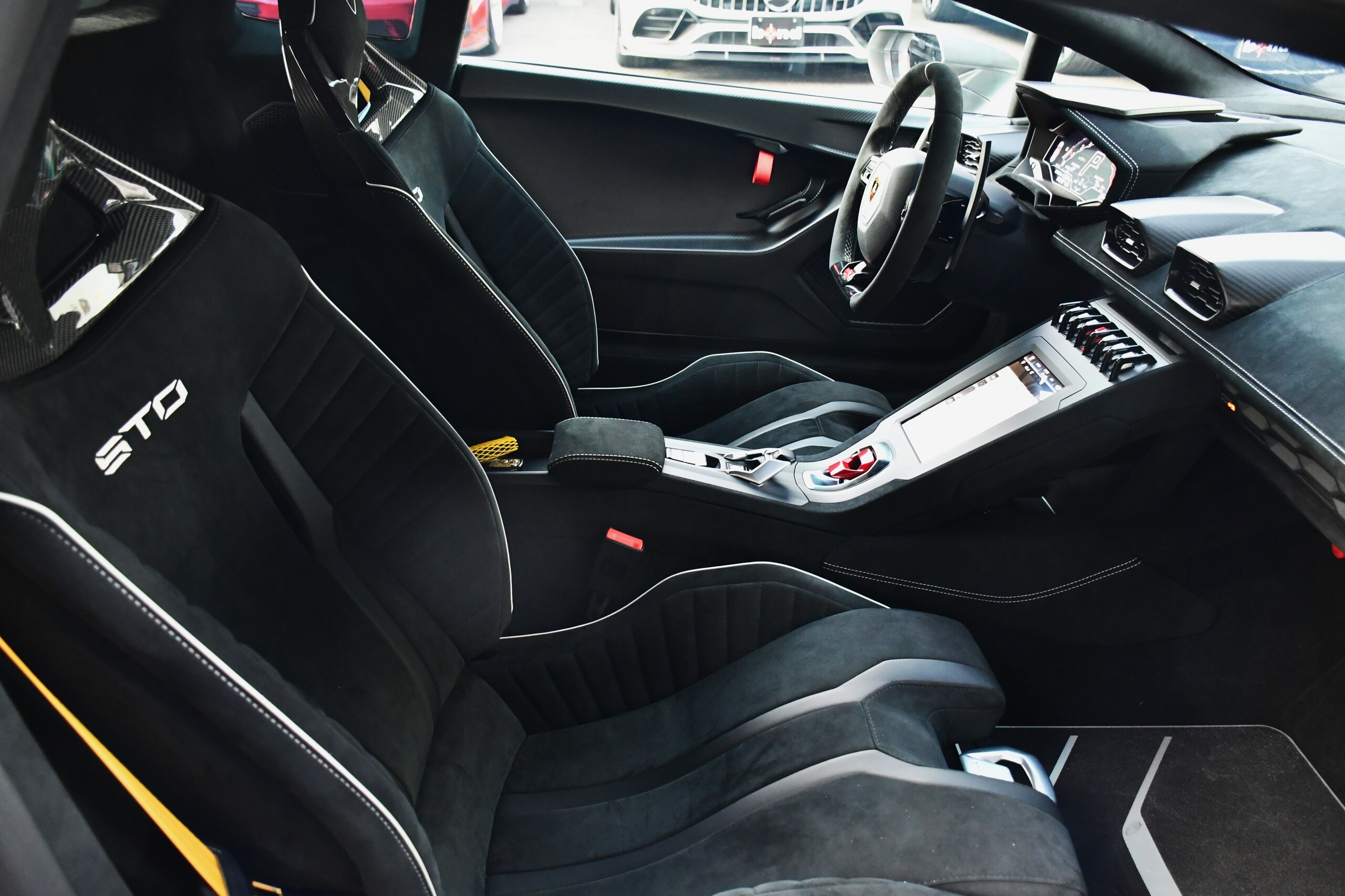 2021 Lamborghini Huracán STO — Photo 10 / 31