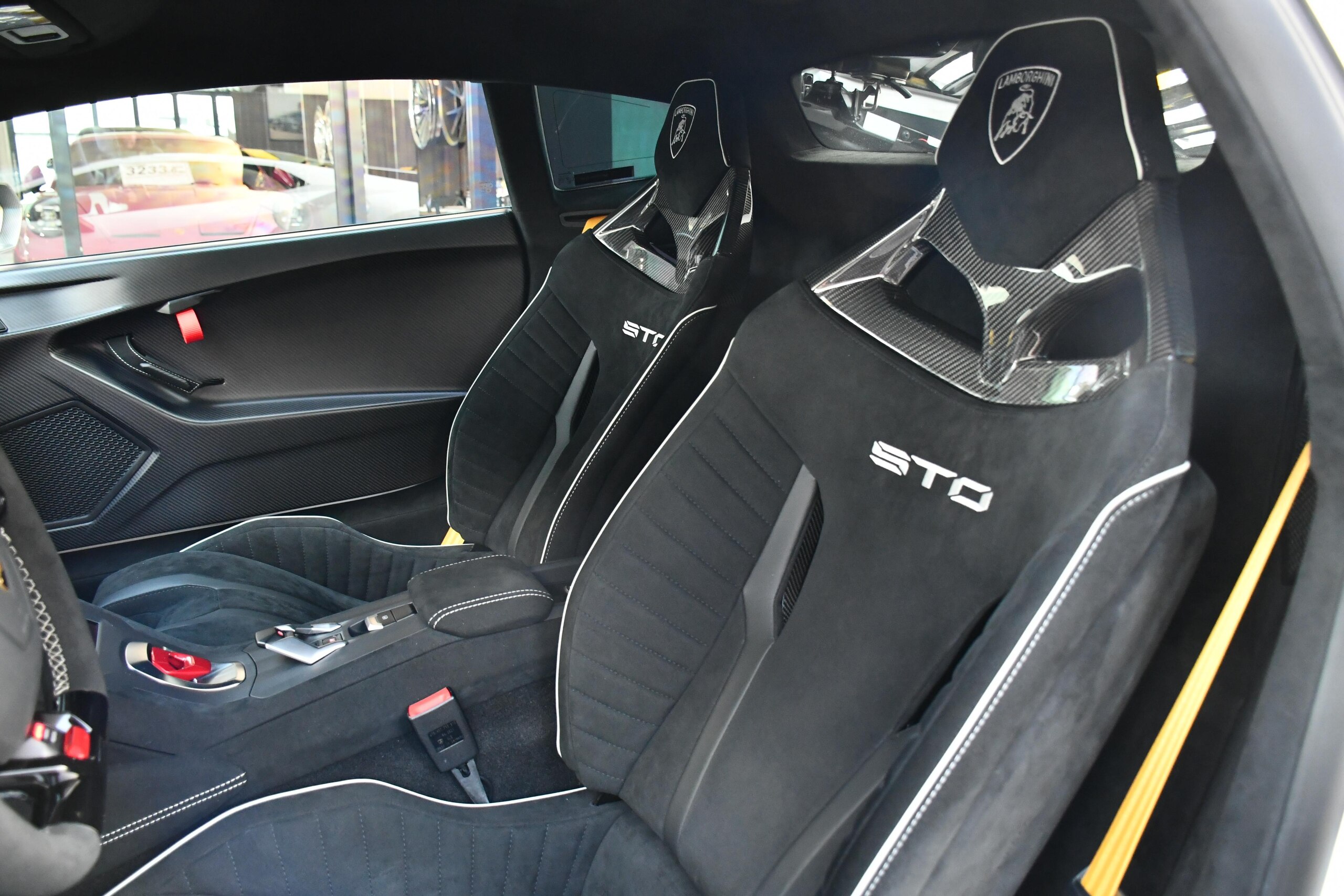 2021 Lamborghini Huracán STO — Photo 10 / 22