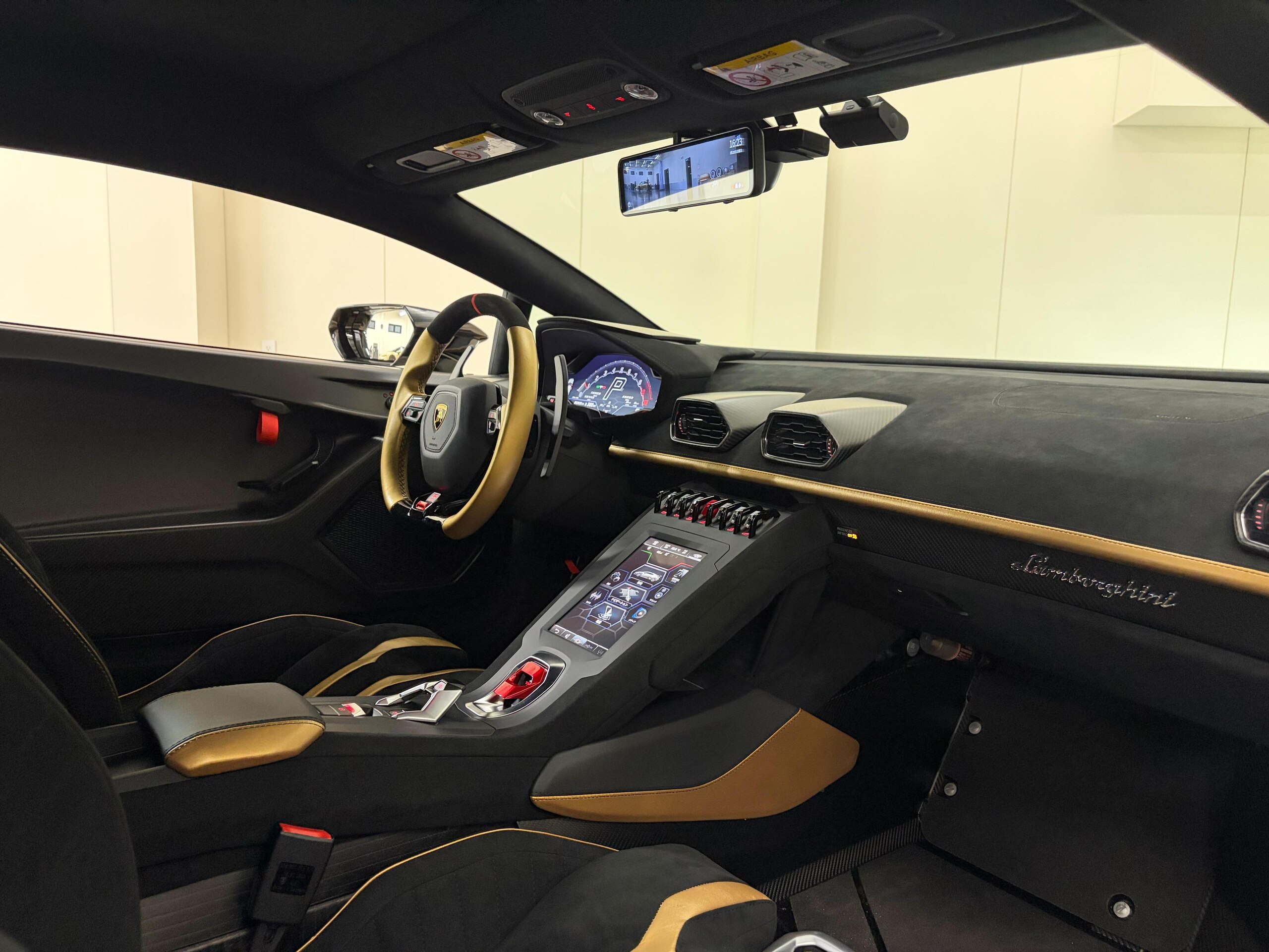 2021 Lamborghini Huracán STO — Photo 11 / 23