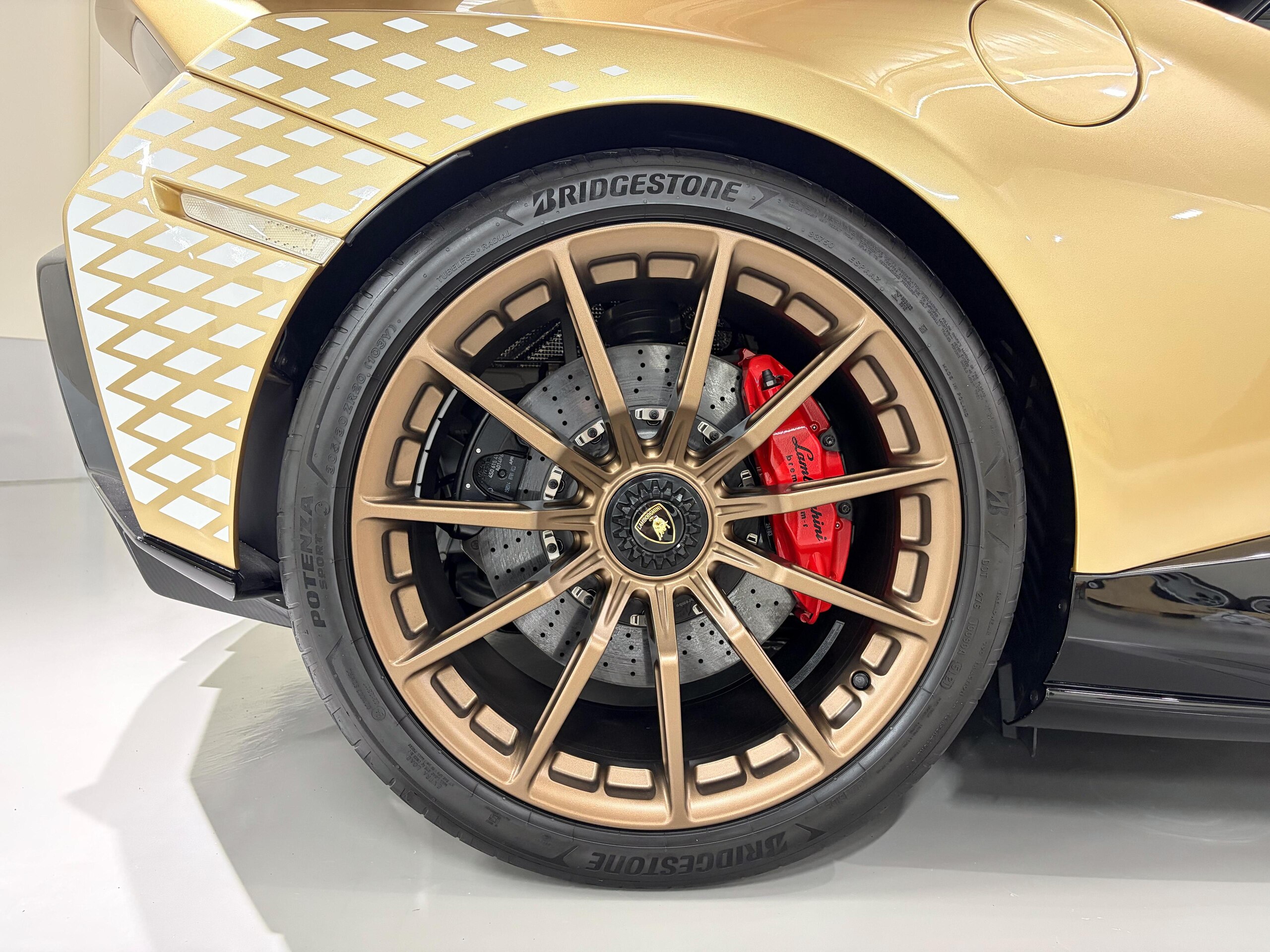 2021 Lamborghini Huracán STO — Photo 14 / 23