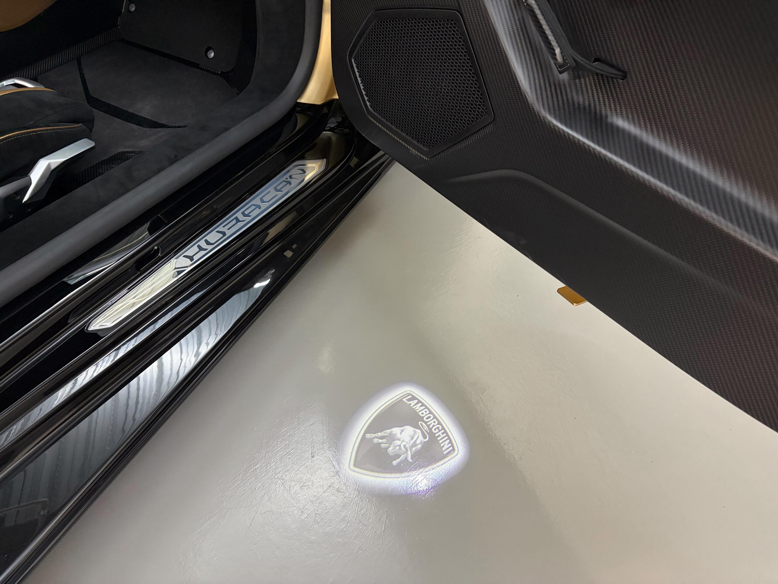 2021 Lamborghini Huracán STO — Photo 17 / 23