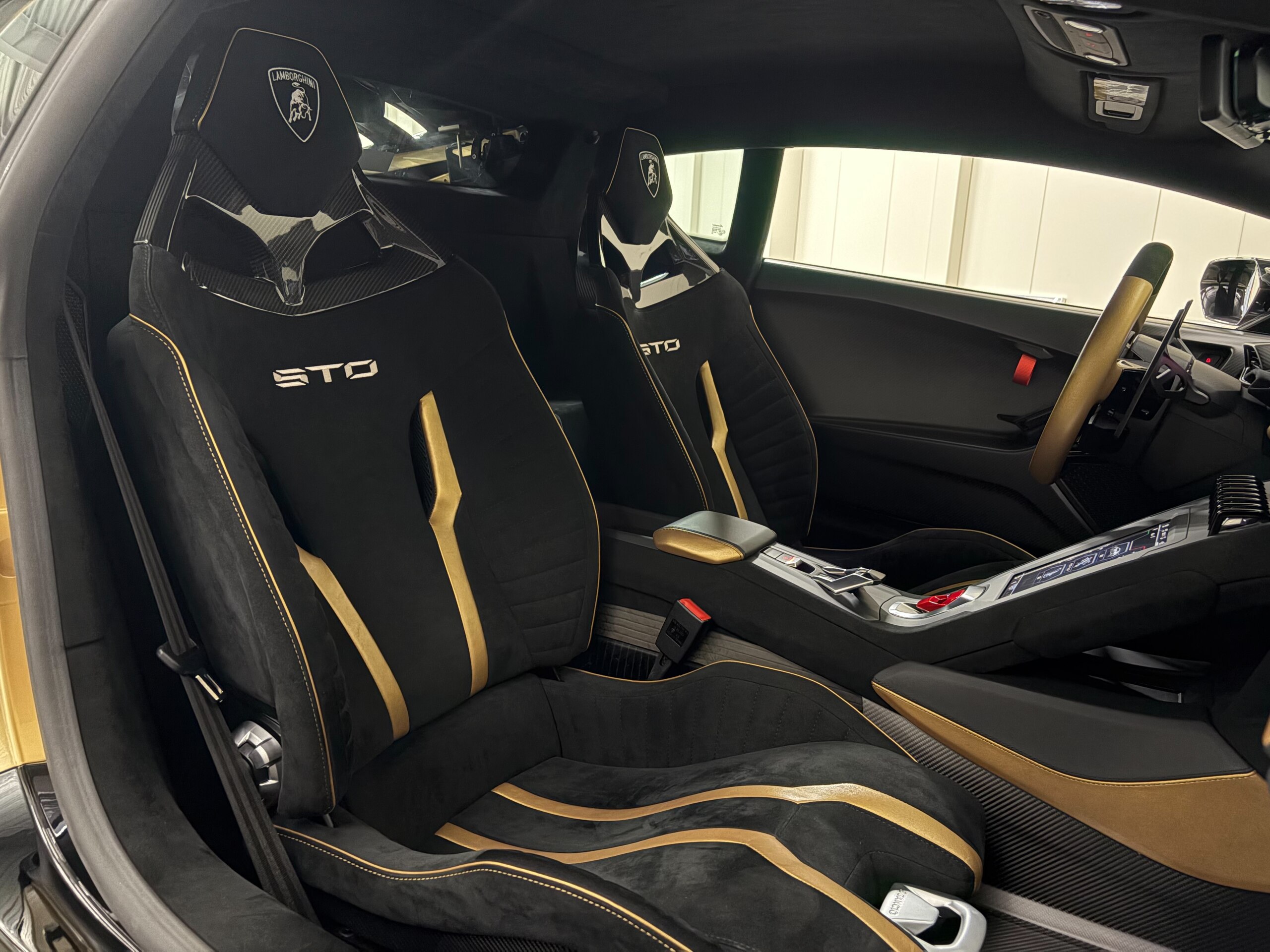 2021 Lamborghini Huracán STO — Photo 18 / 23