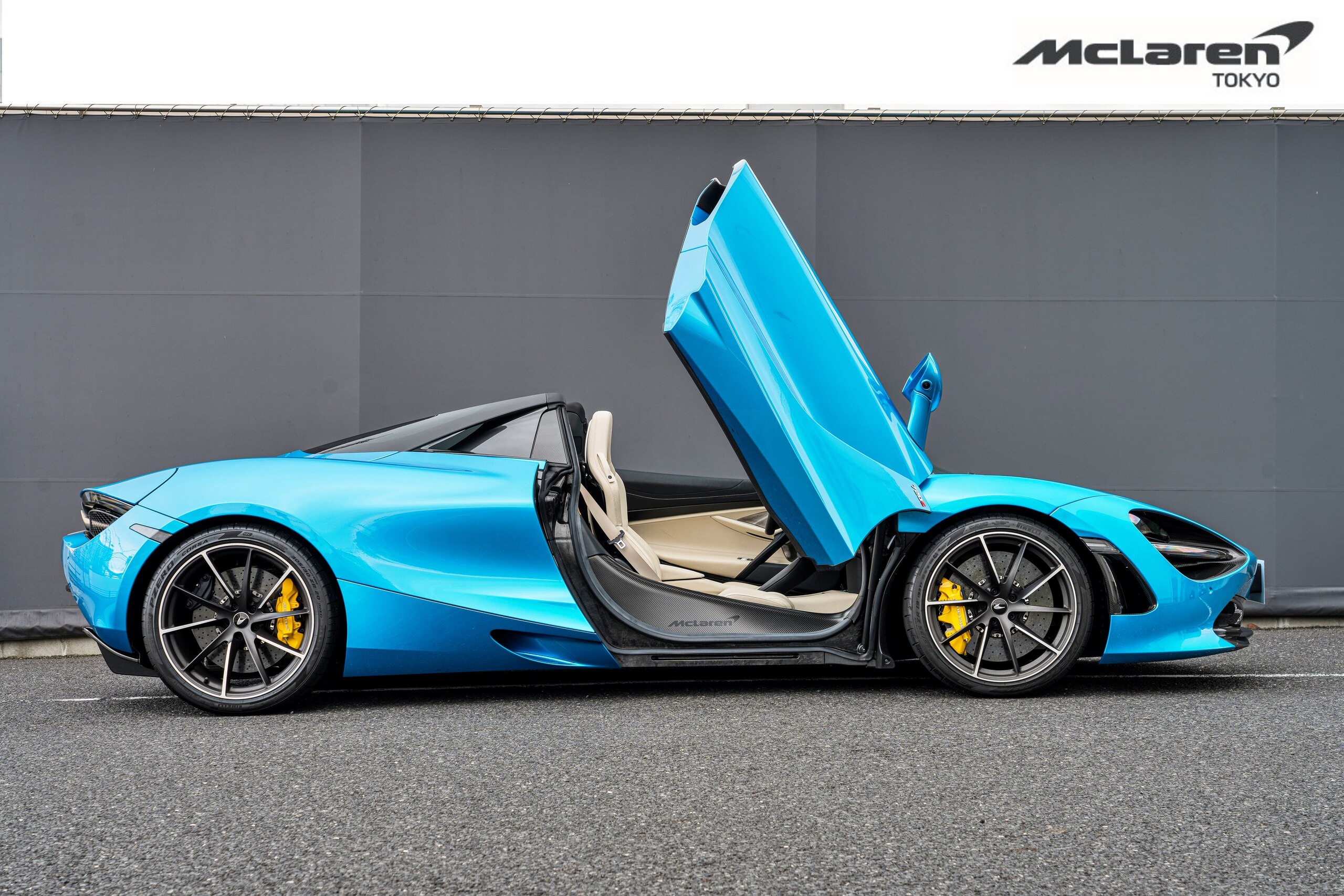 2021 McLaren 720S Spider — Photo 13 / 37