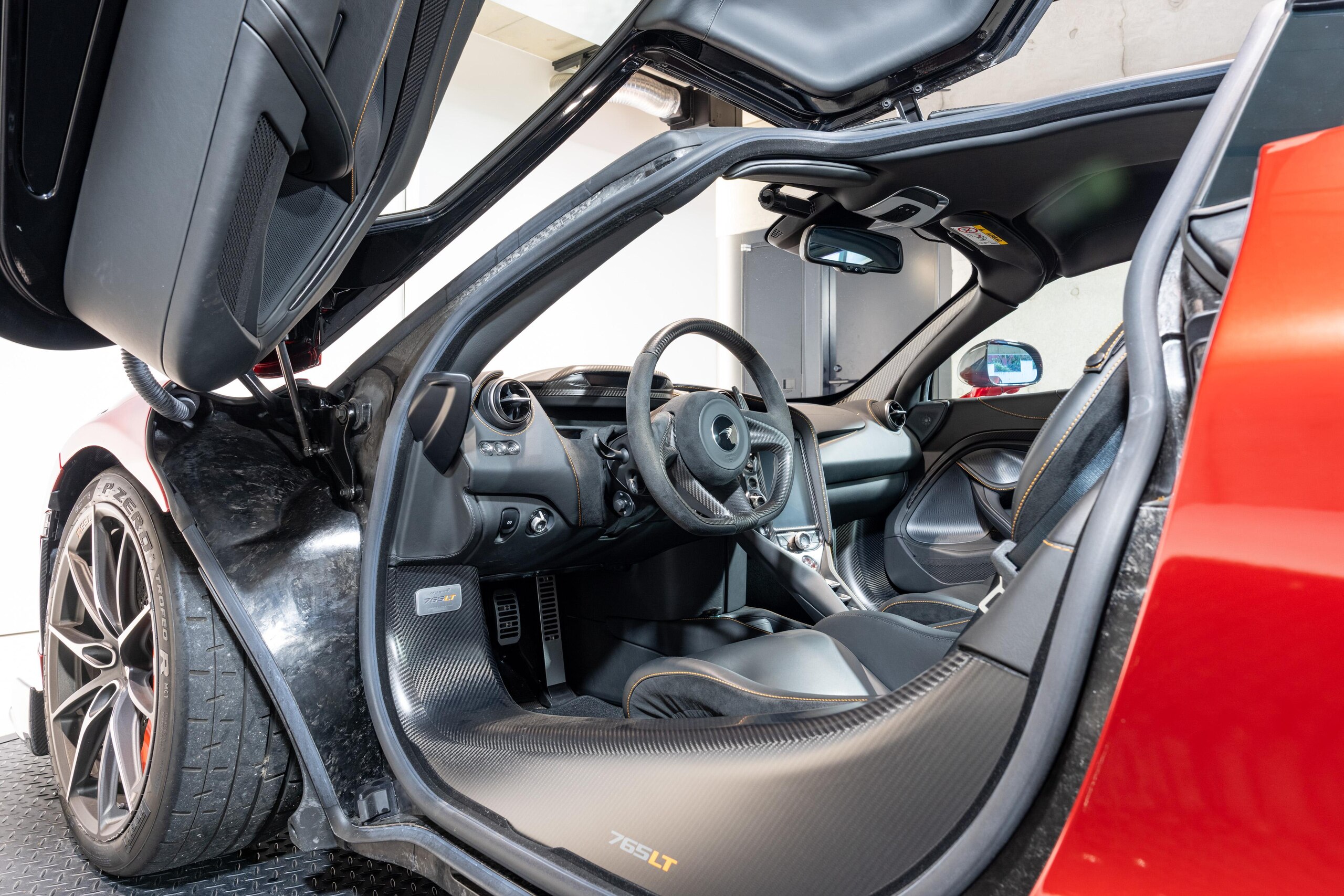 2021 McLaren 765LT — Photo 8 / 16