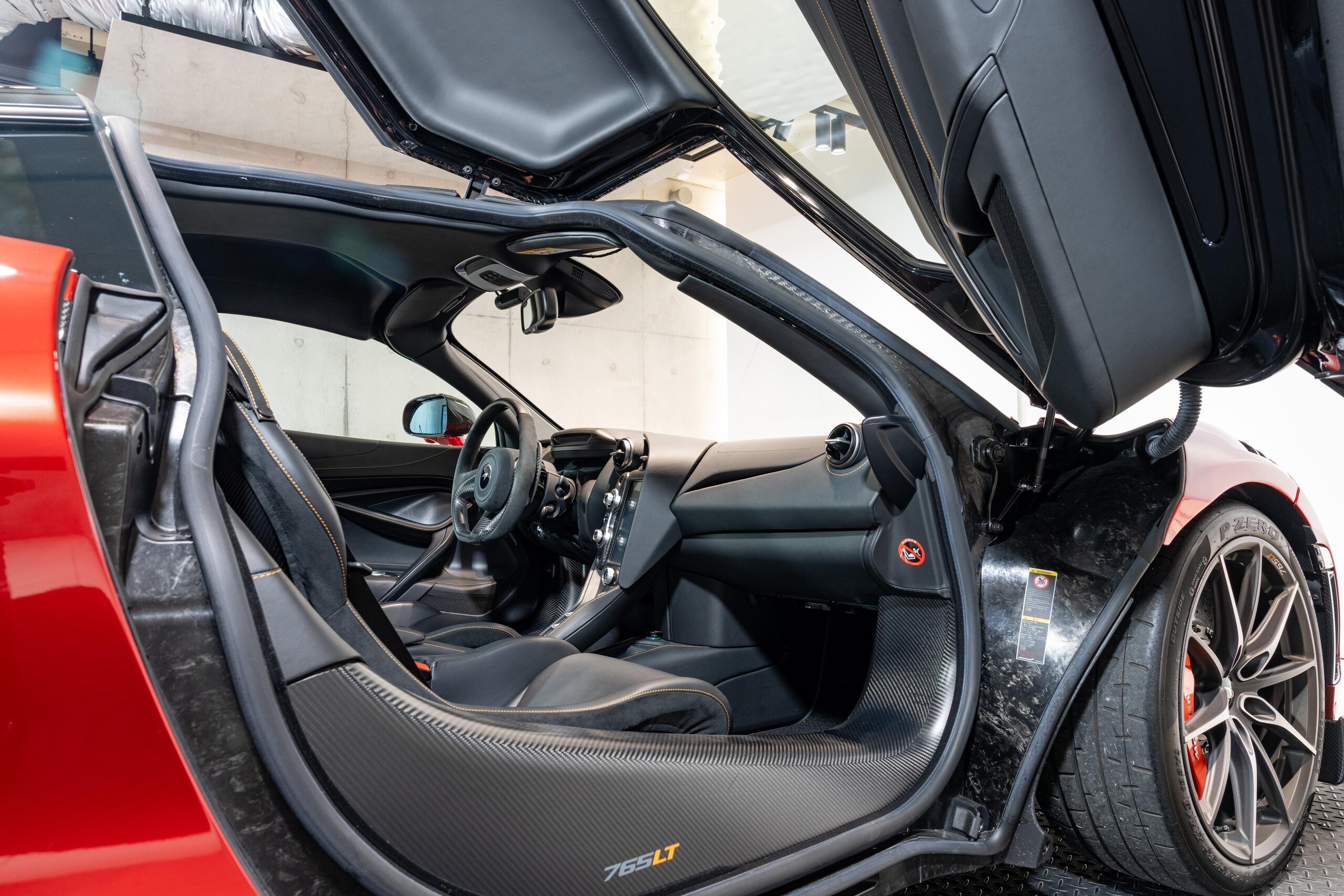 2021 McLaren 765LT — Photo 13 / 16