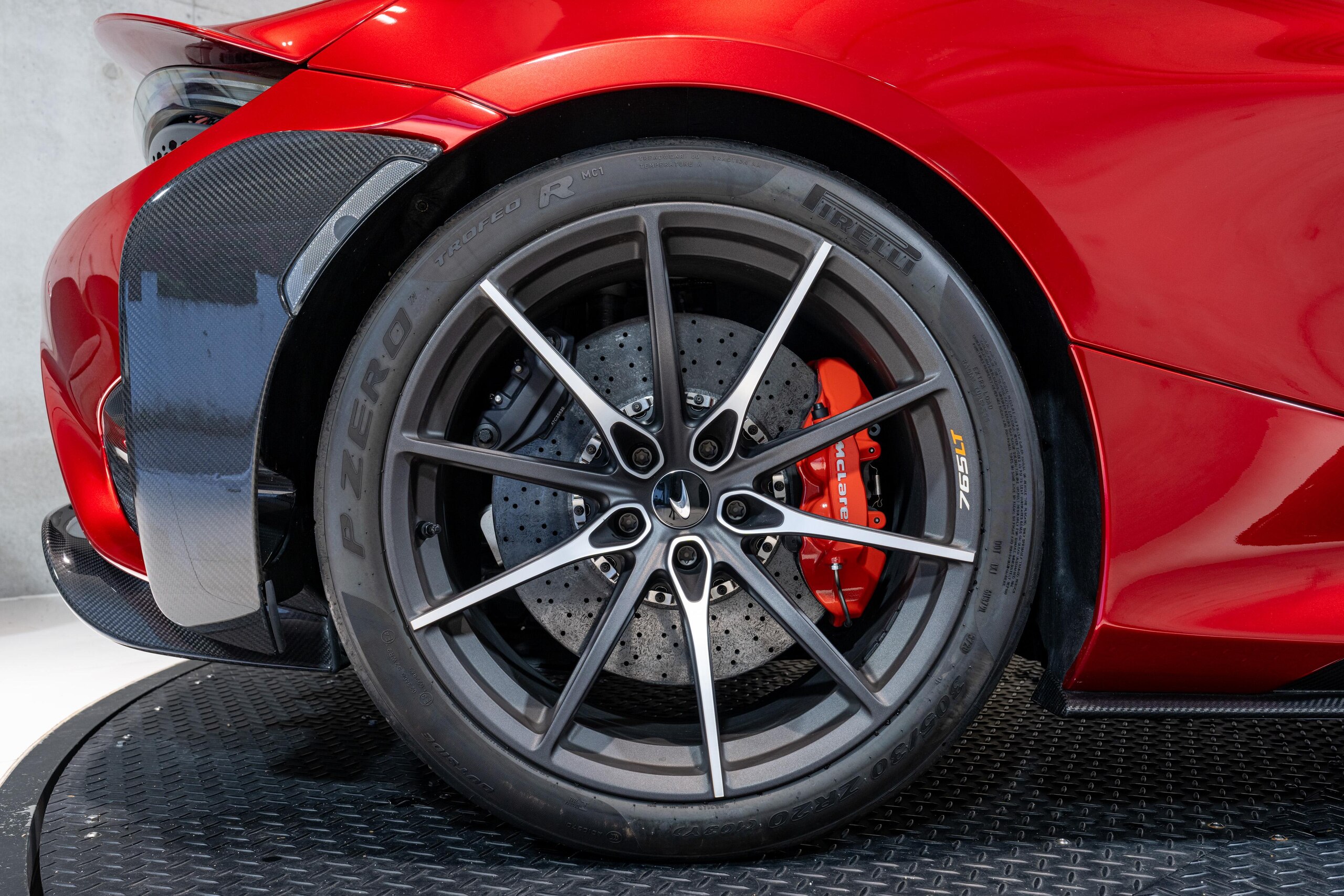 2021 McLaren 765LT — Photo 15 / 16