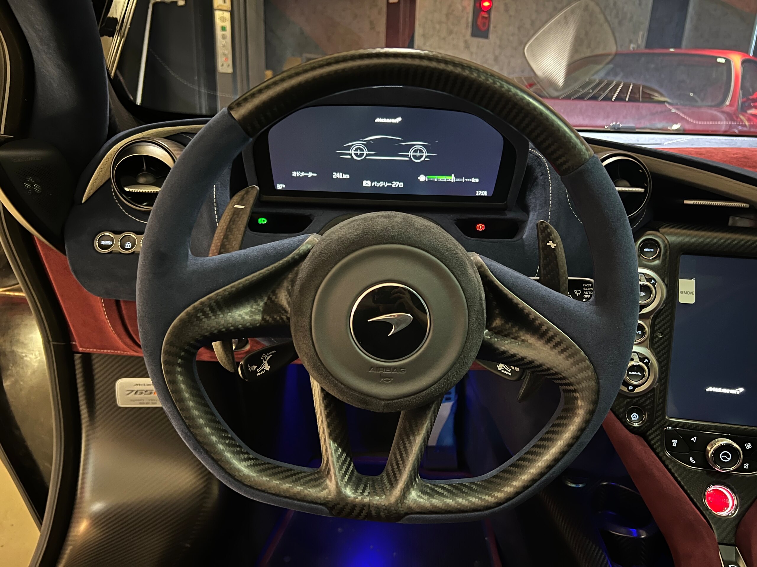 2021 McLaren 765LT — Photo 8 / 32