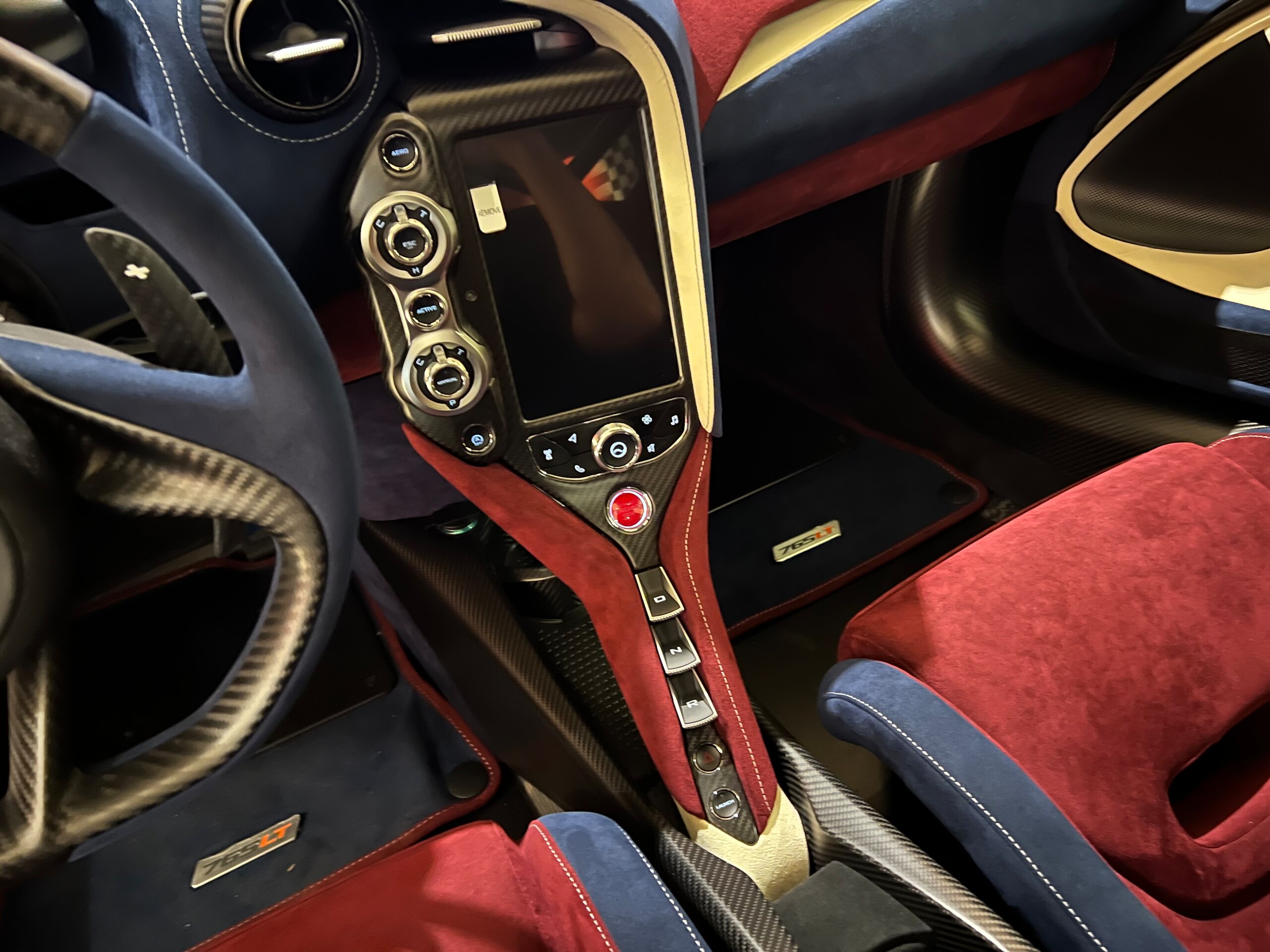 2021 McLaren 765LT — Photo 9 / 32
