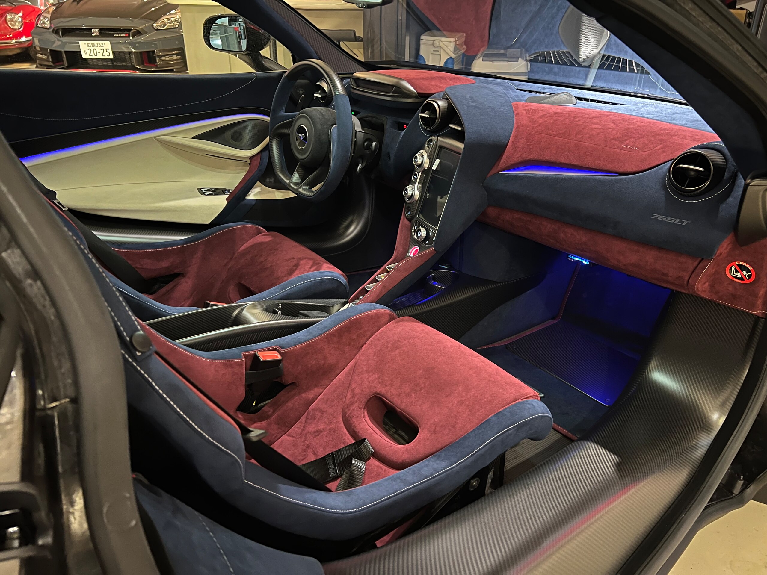 2021 McLaren 765LT — Photo 12 / 32