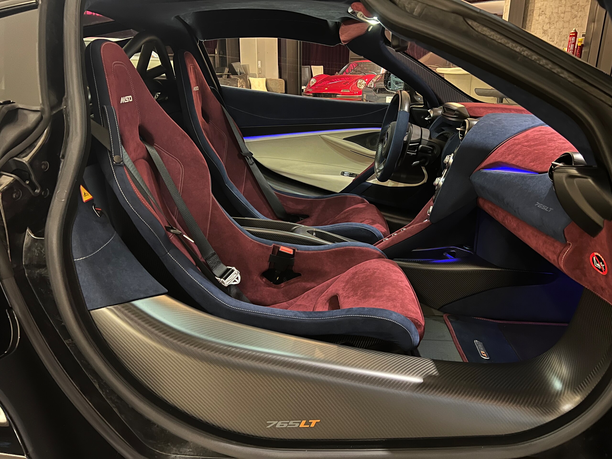2021 McLaren 765LT — Photo 13 / 32