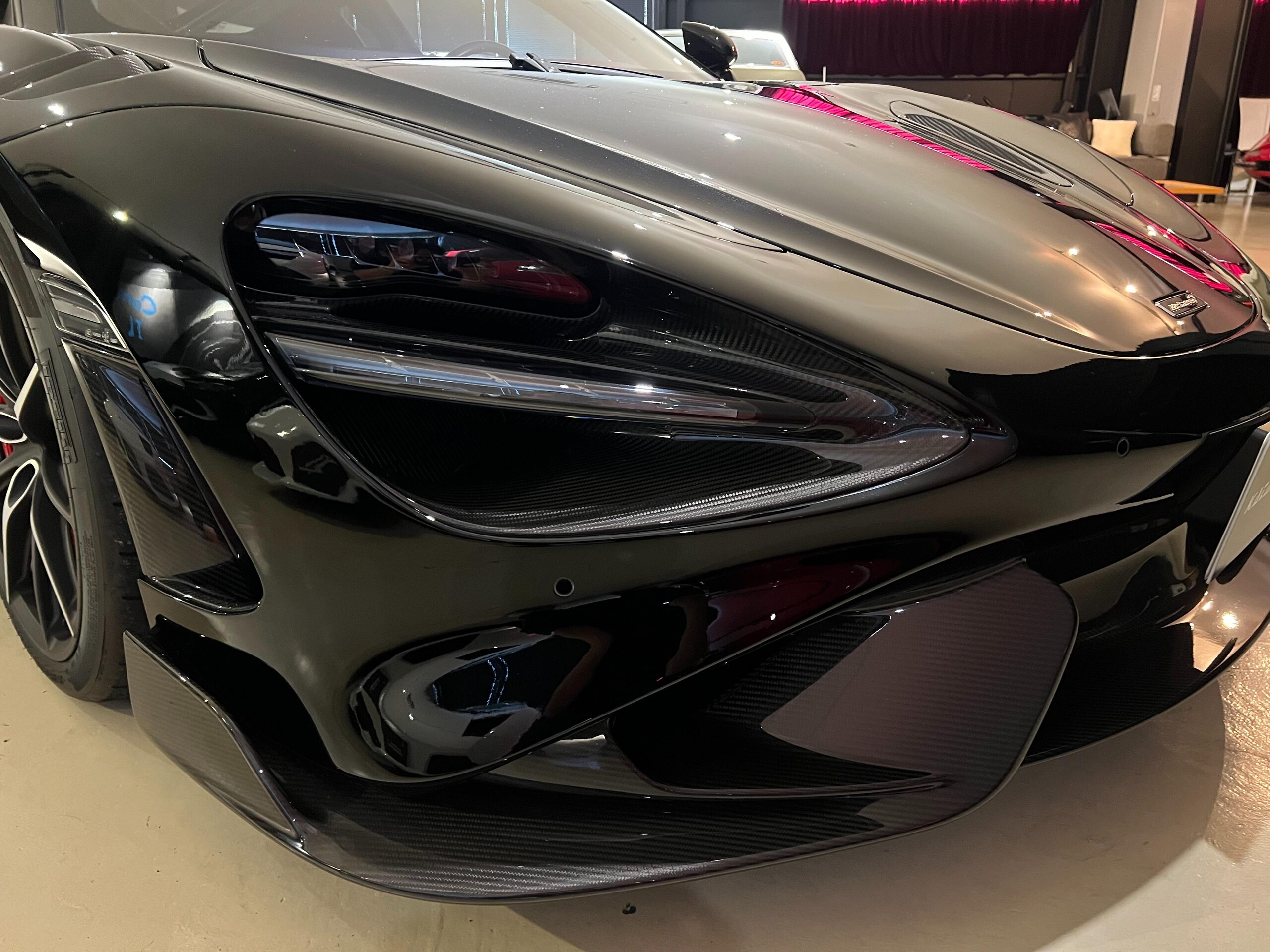 2021 McLaren 765LT — Photo 17 / 32