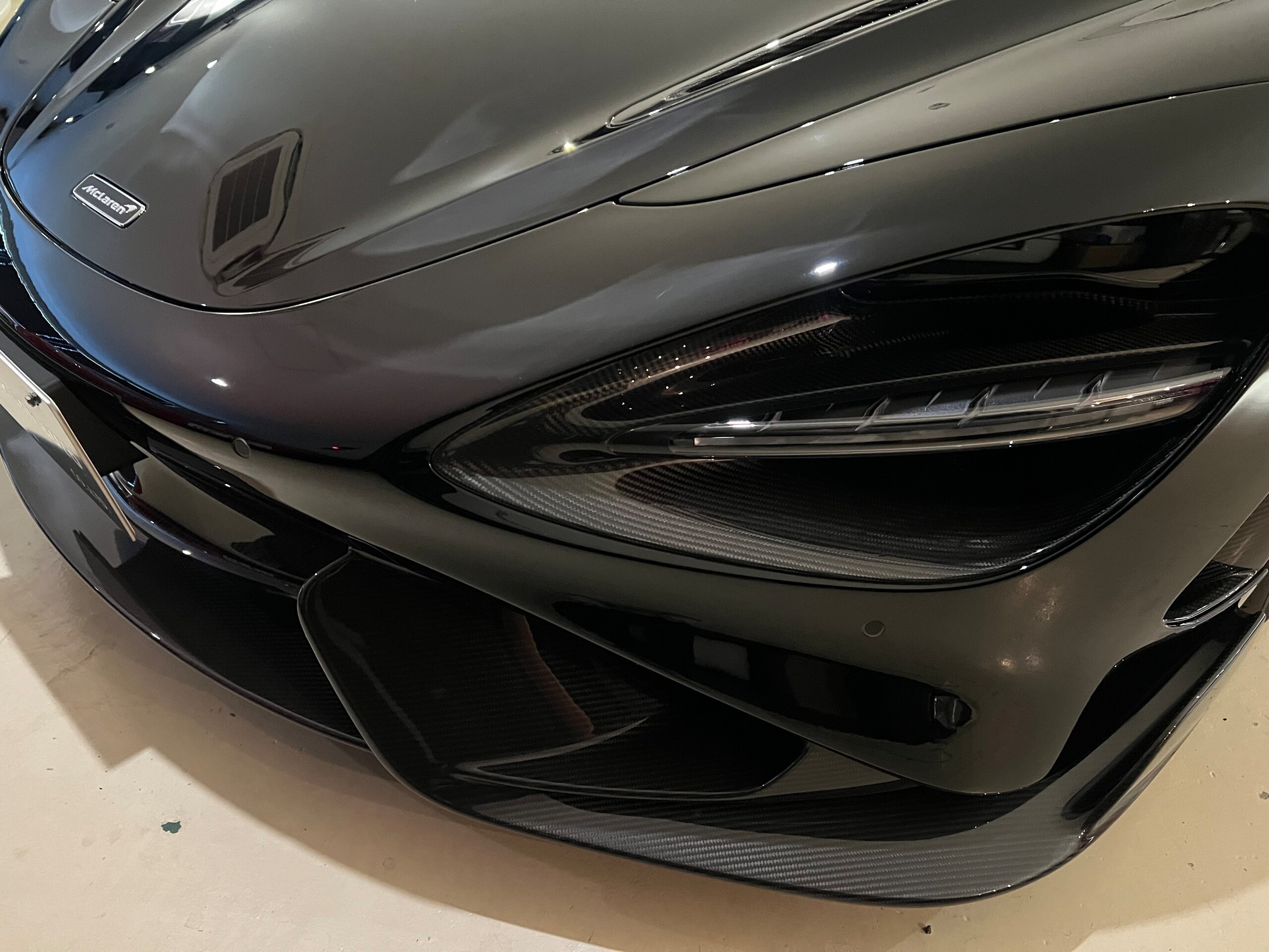 2021 McLaren 765LT — Photo 18 / 32