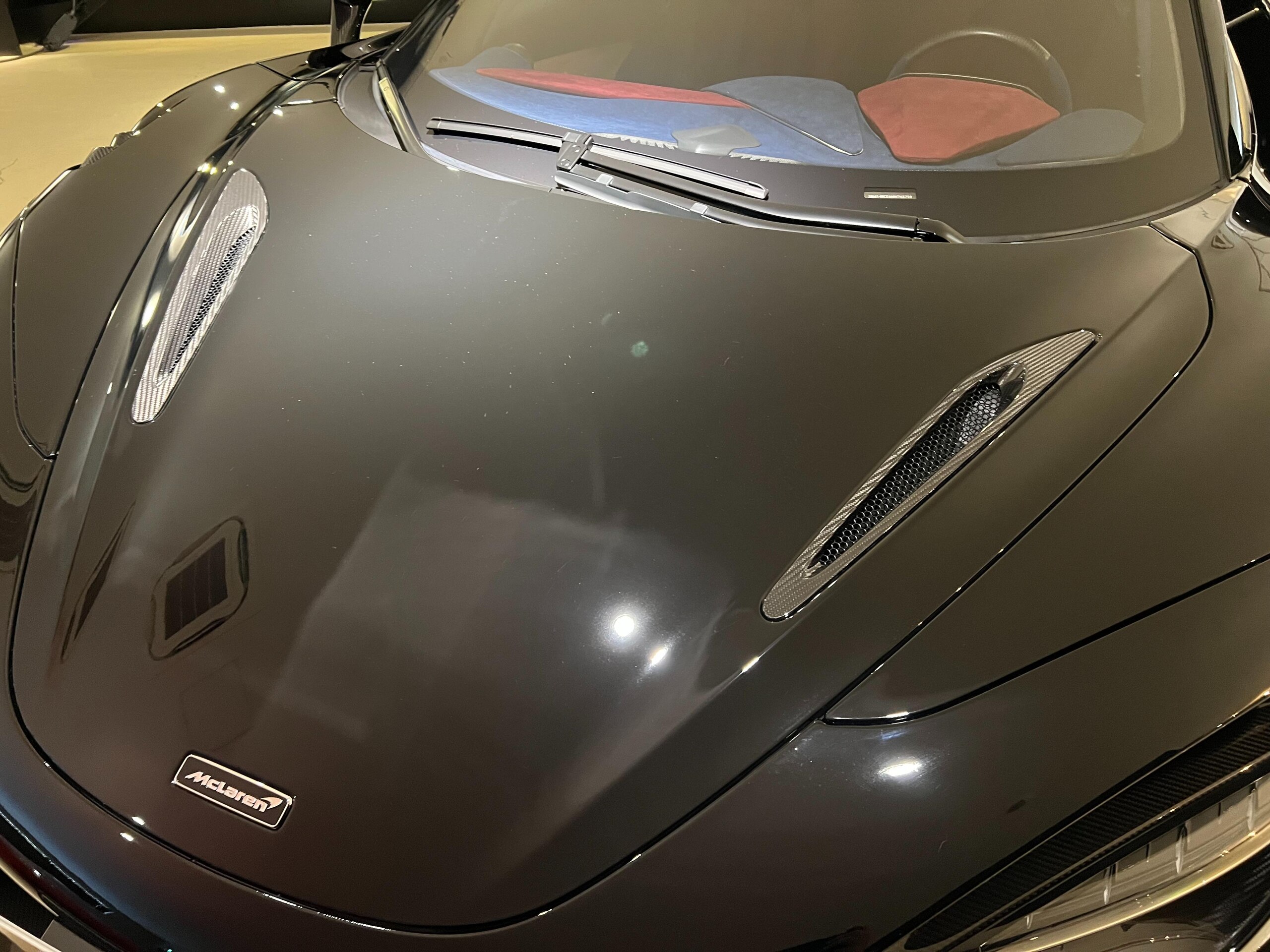 2021 McLaren 765LT — Photo 19 / 32