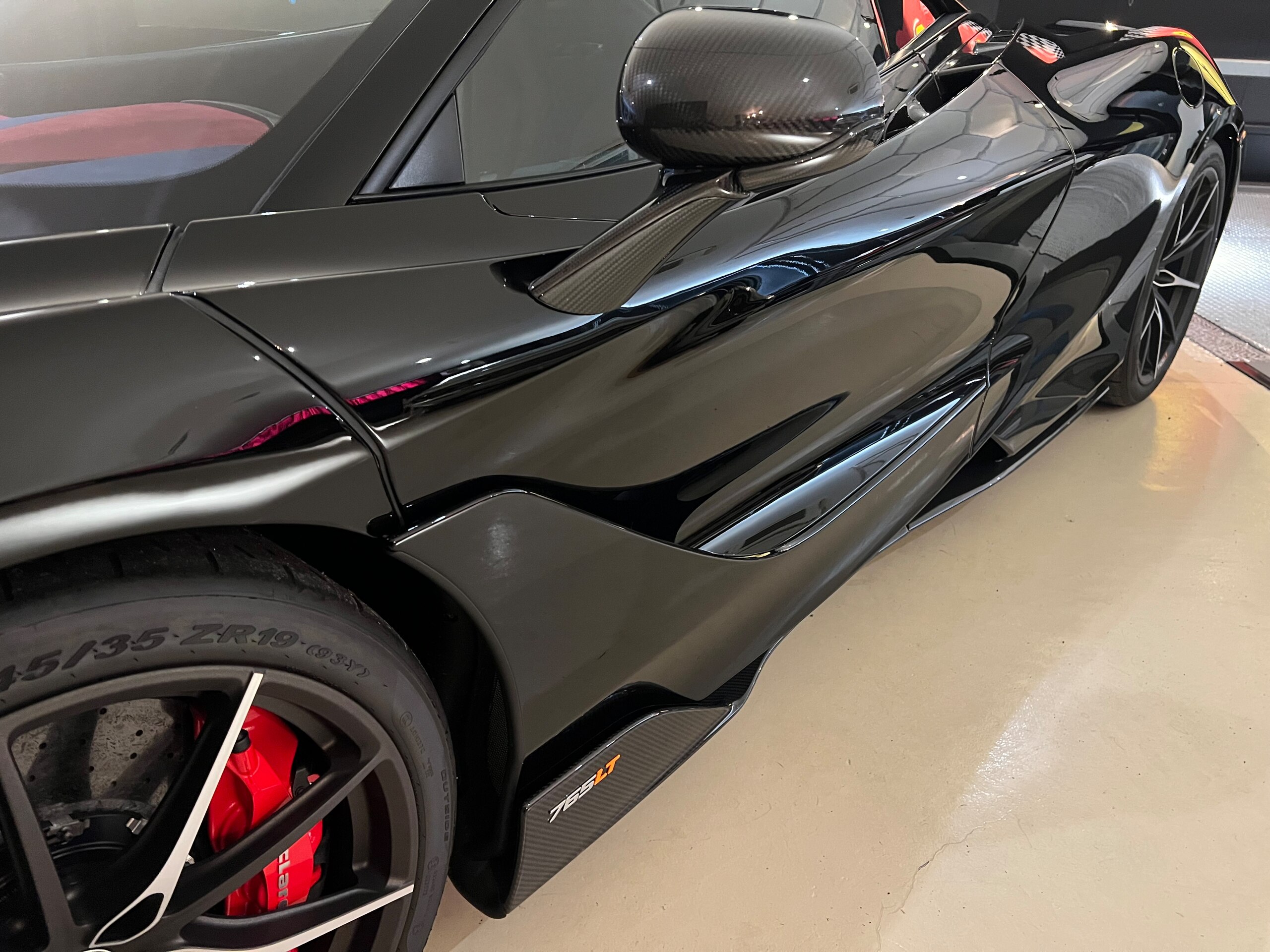 2021 McLaren 765LT — Photo 21 / 32